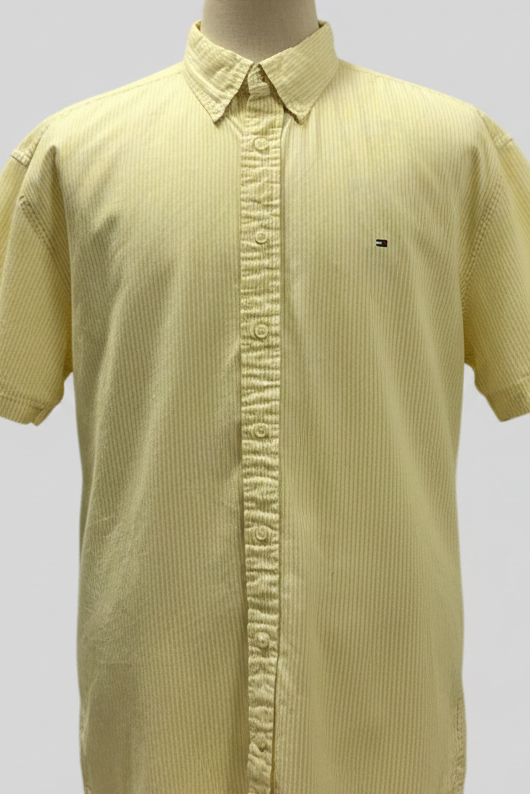 Camisa Tommy Hilfiger 🇺🇸 color Amarillo con patrón de rayas en color blanco Talla XXL Entalle Regular