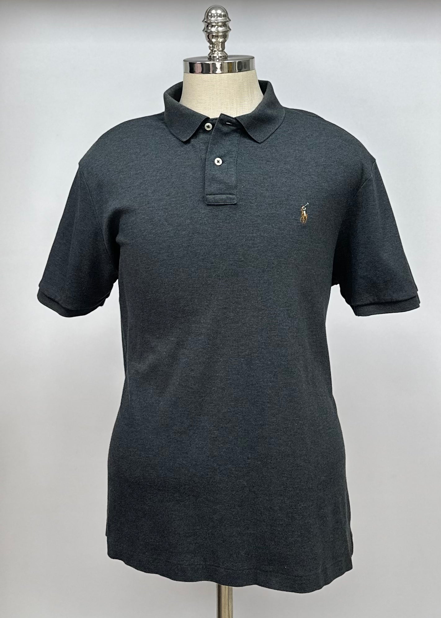 Camiseta Polo Ralph Lauren 🏇🏼color gris oscuro Talla XL Entalle Regular