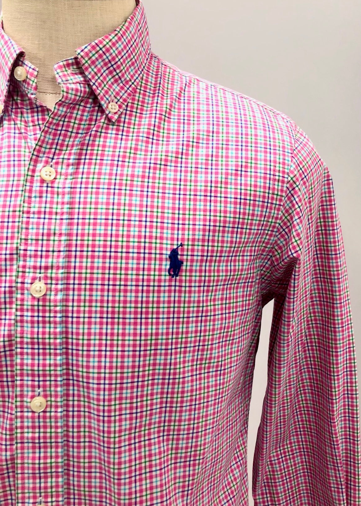 Camisa de botones Polo Ralph Lauren 🏇🏼 color blanco de cuadros en rosado, verde y azul Talla S Entalle Regular