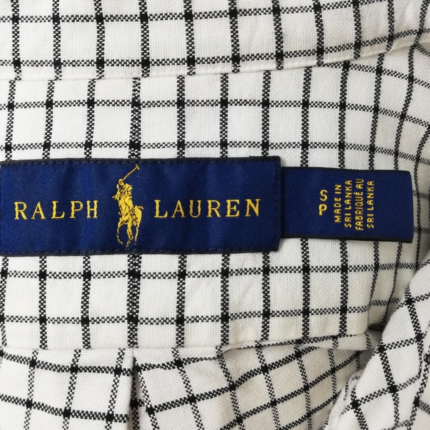 Camisa Polo Ralph Lauren 🏇🏼 color blanco con patrón de cuadros en color negro Talla M Entalle Regular (ver descripción)