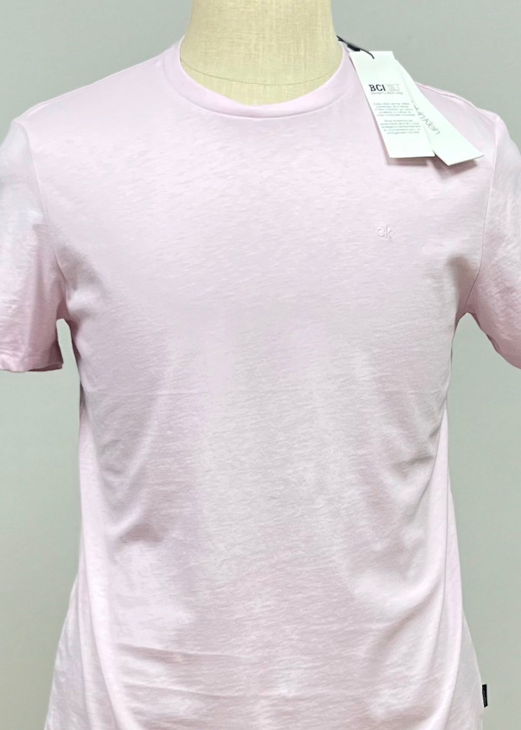 Camiseta cuello Redondo Calvin Klein 🇺🇸 color rosado claro Talla S