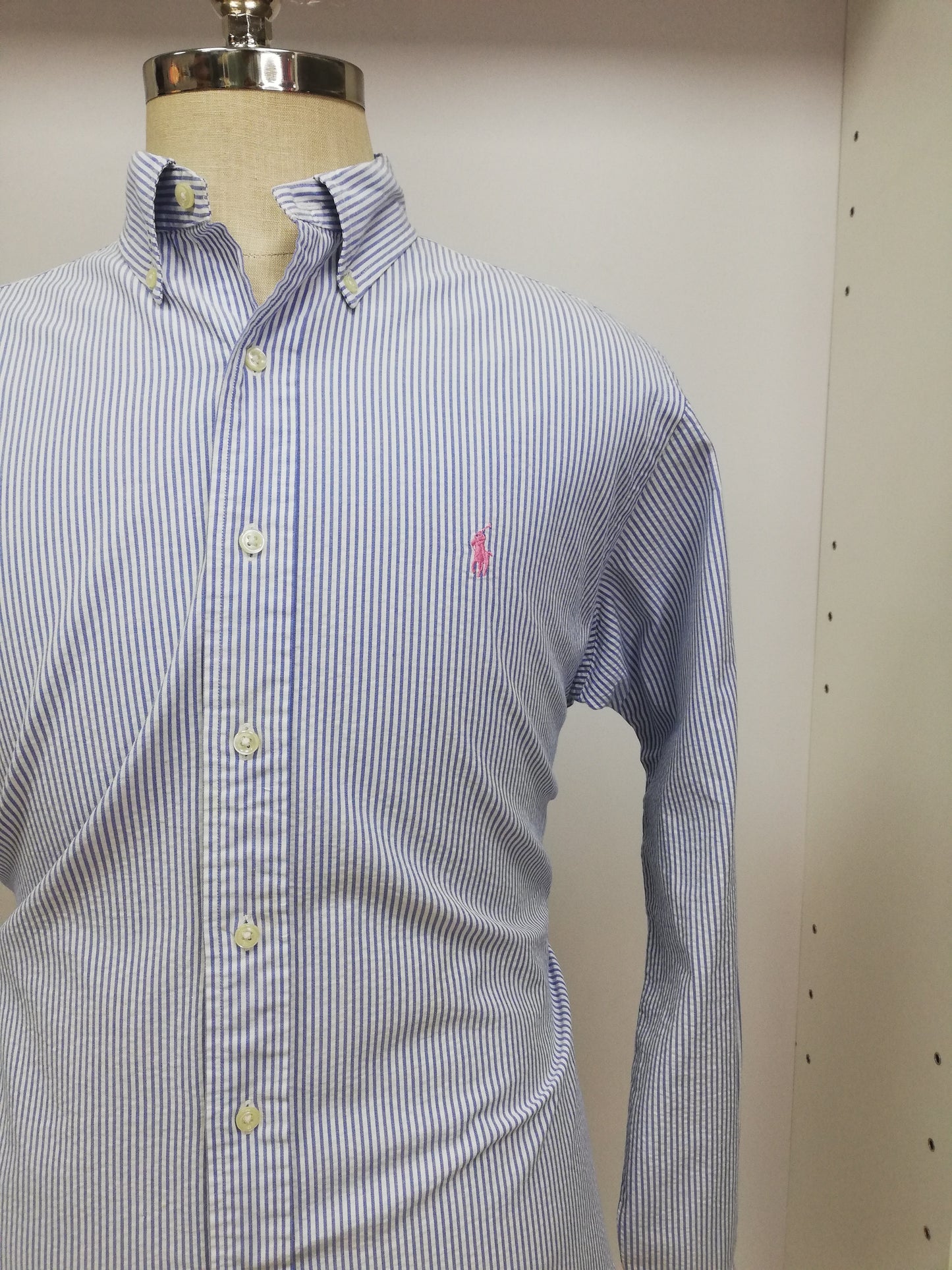 Camisa Polo Ralph Lauren 🏇🏼  Color blanco con patrón de rayas en celeste Seersucker Talla L Entalle Clásico (ver descripción)