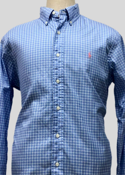 Camisa Polo Ralph Lauren 🏇🏼 color Celeste con patron de cuadros en blanco Talla L Entalle Clásico