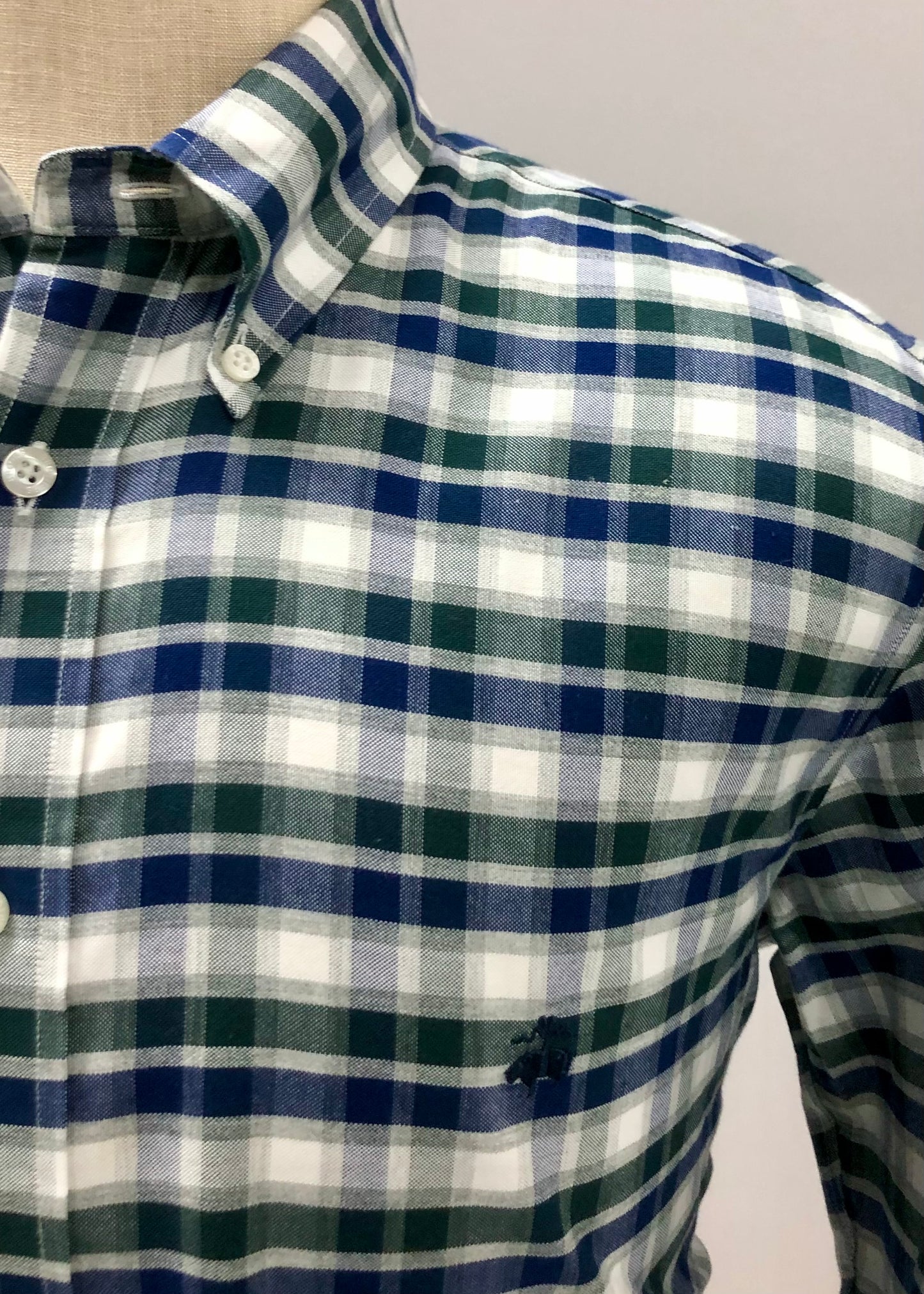 Camisa Brooks Brothers 🐑 con patrón de cuadros en color verde oscuro, azul, gris y blanco Talla L Entalle Regular