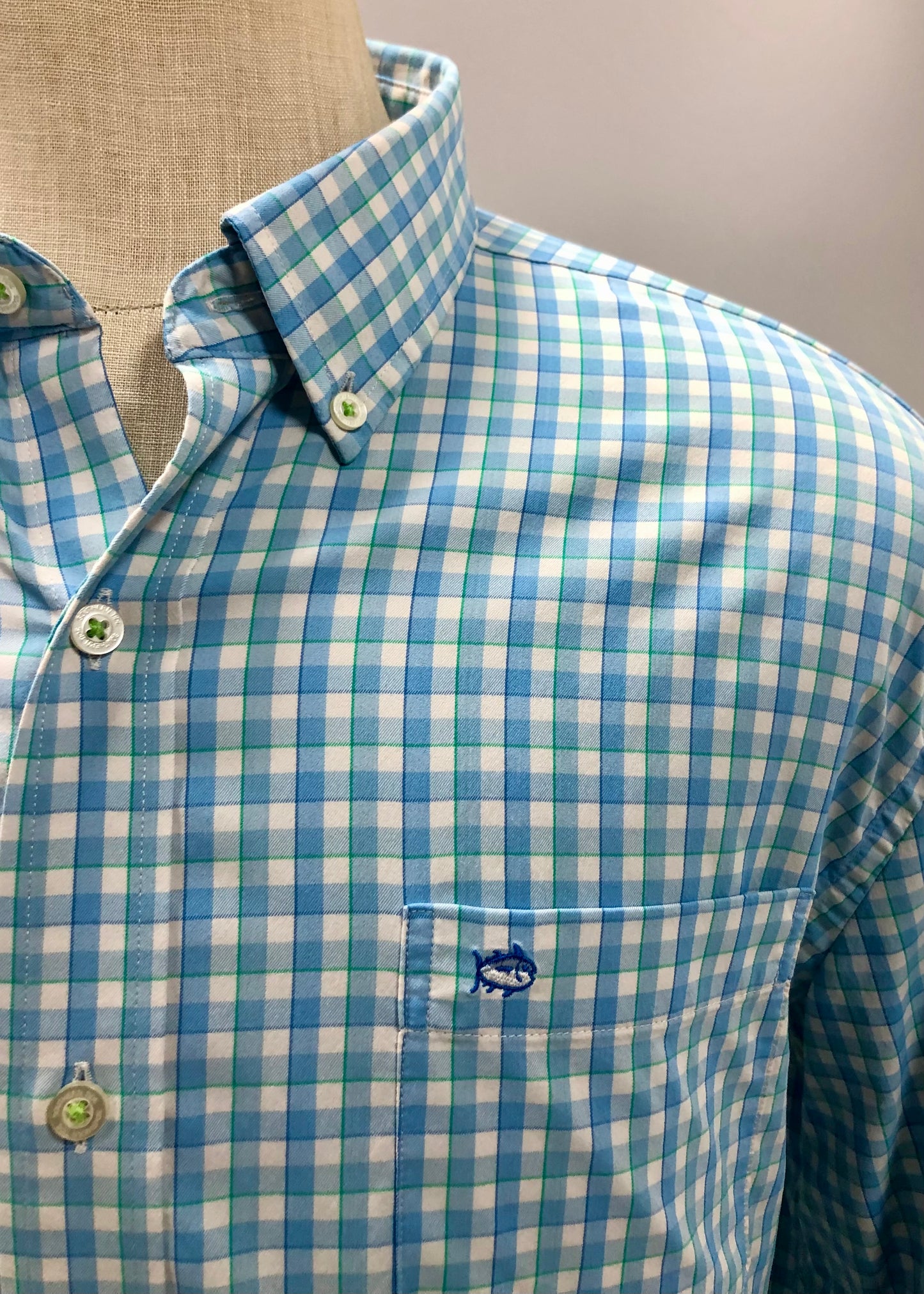 Camisa de botones Southern Tide 🐟 Performance con patron de cuadros en color celeste, verde y blanco Talla L Entalle Regular