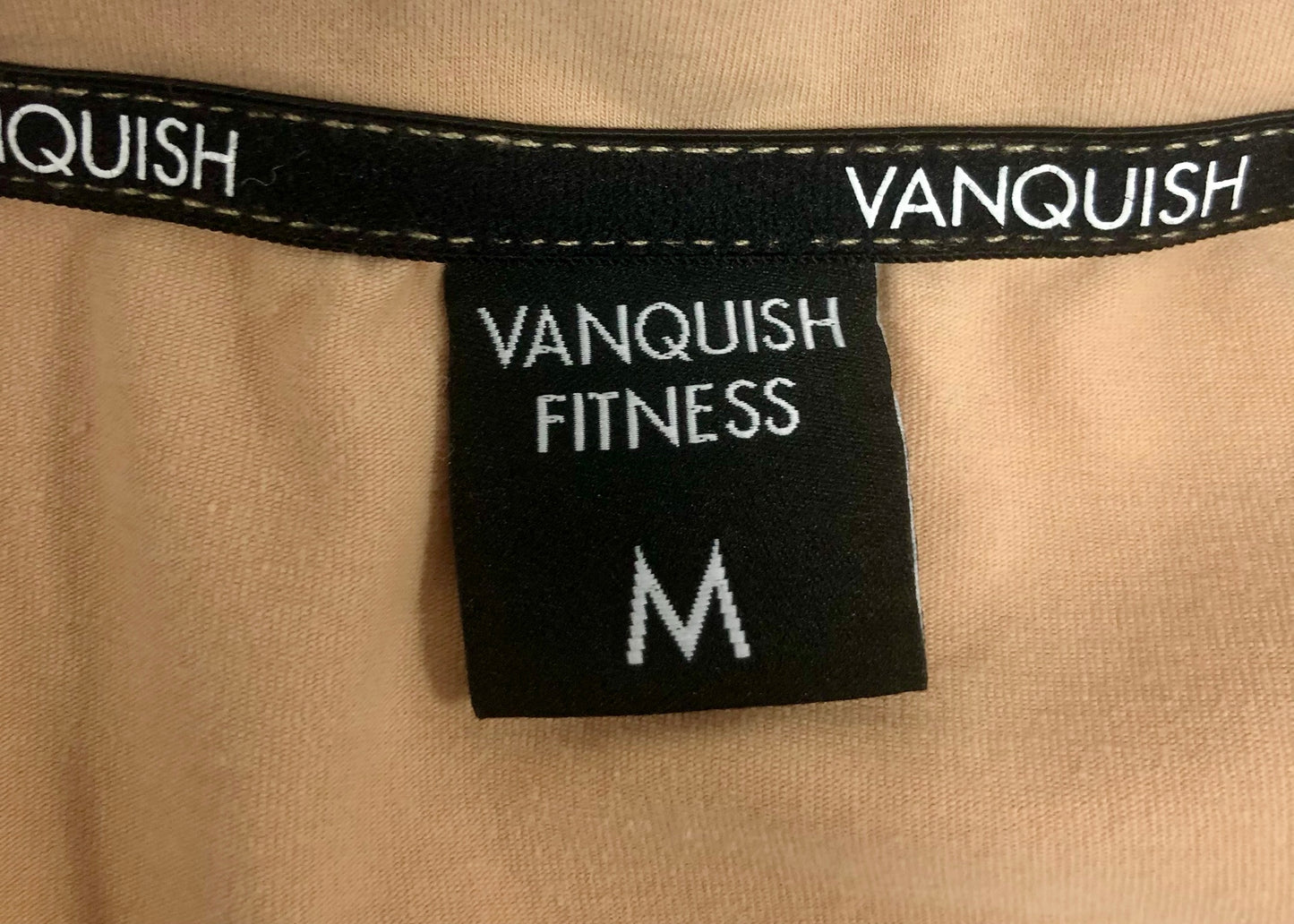 Camiseta de entrenamiento Vanquish 🏋🏽 color beige y logo en blanco Talla M