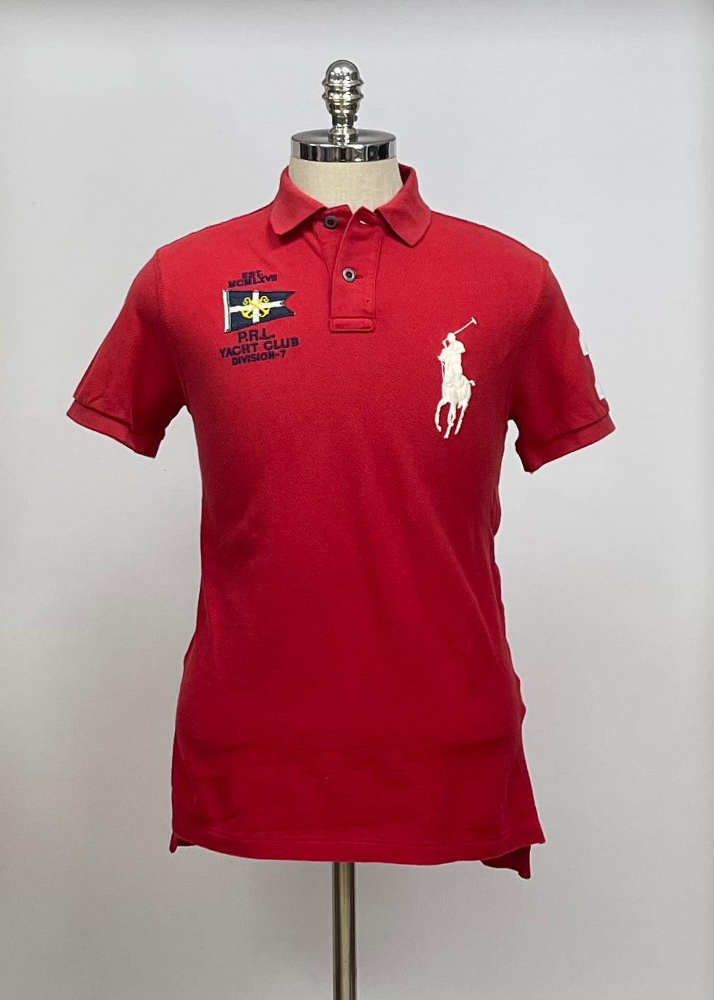 Camiseta Polo Ralph Lauren 🏇🏼 color rojo con logo big pony blanco Talla M Entalle Custom Fit (ver descripción)