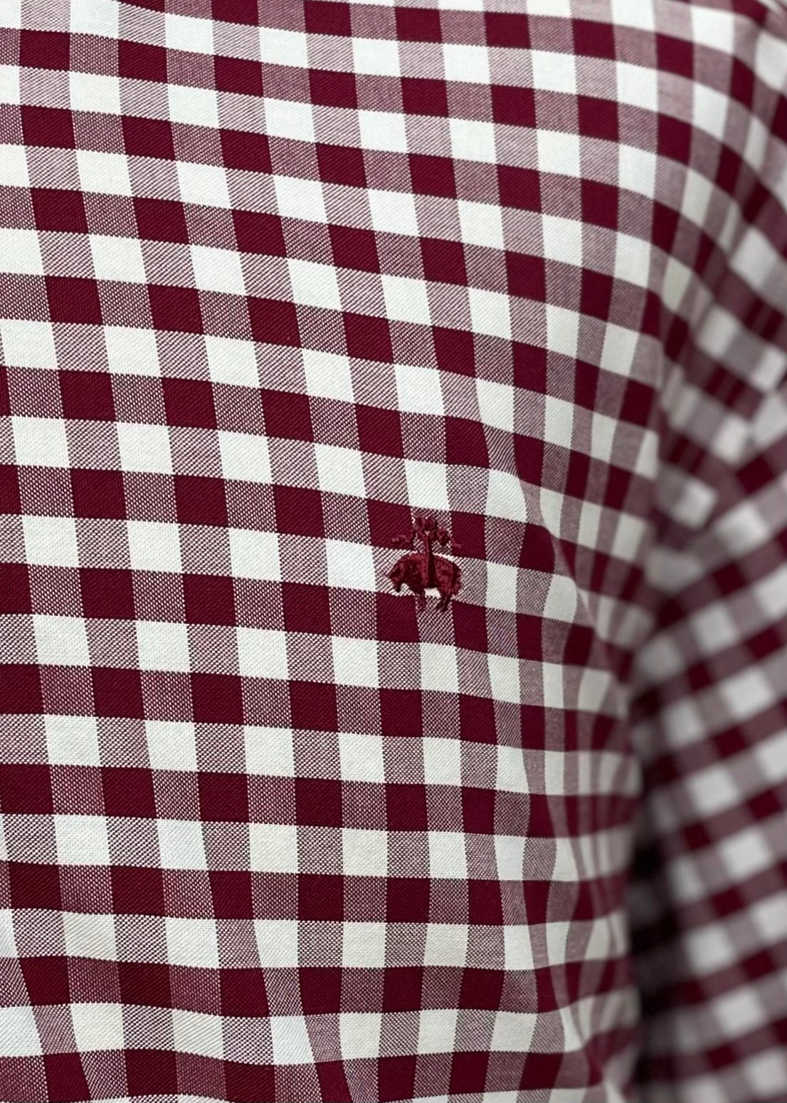 Camisa Brooks Brothers 🐑 color blanco con patrón de cuadros gingham en rojo oscuro Talla XXL Entalle Regular