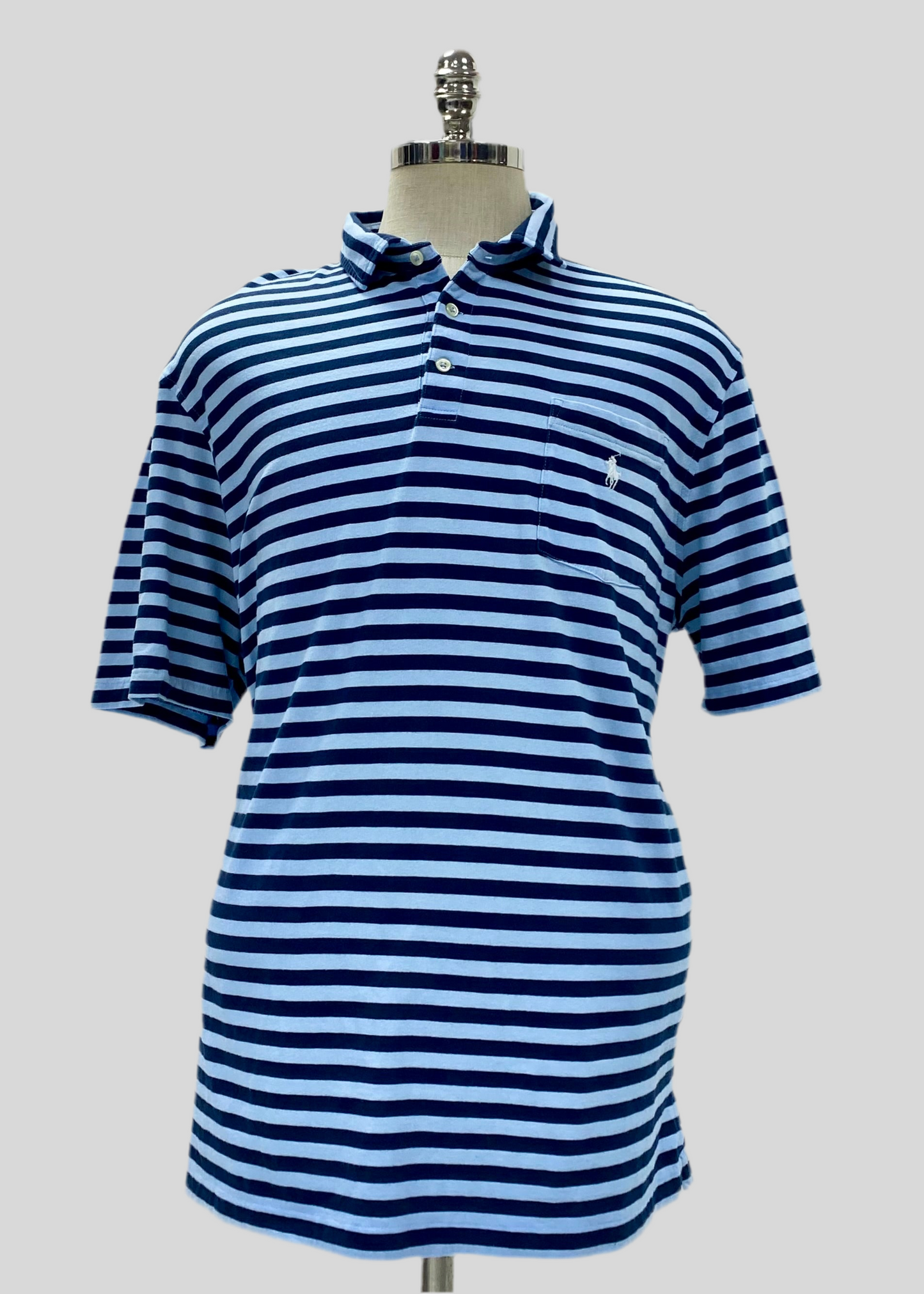 Camiseta Polo Ralph Lauren 🏇🏼con patron de rayas en color celeste y azul navy Talla L Entalle Clásico
