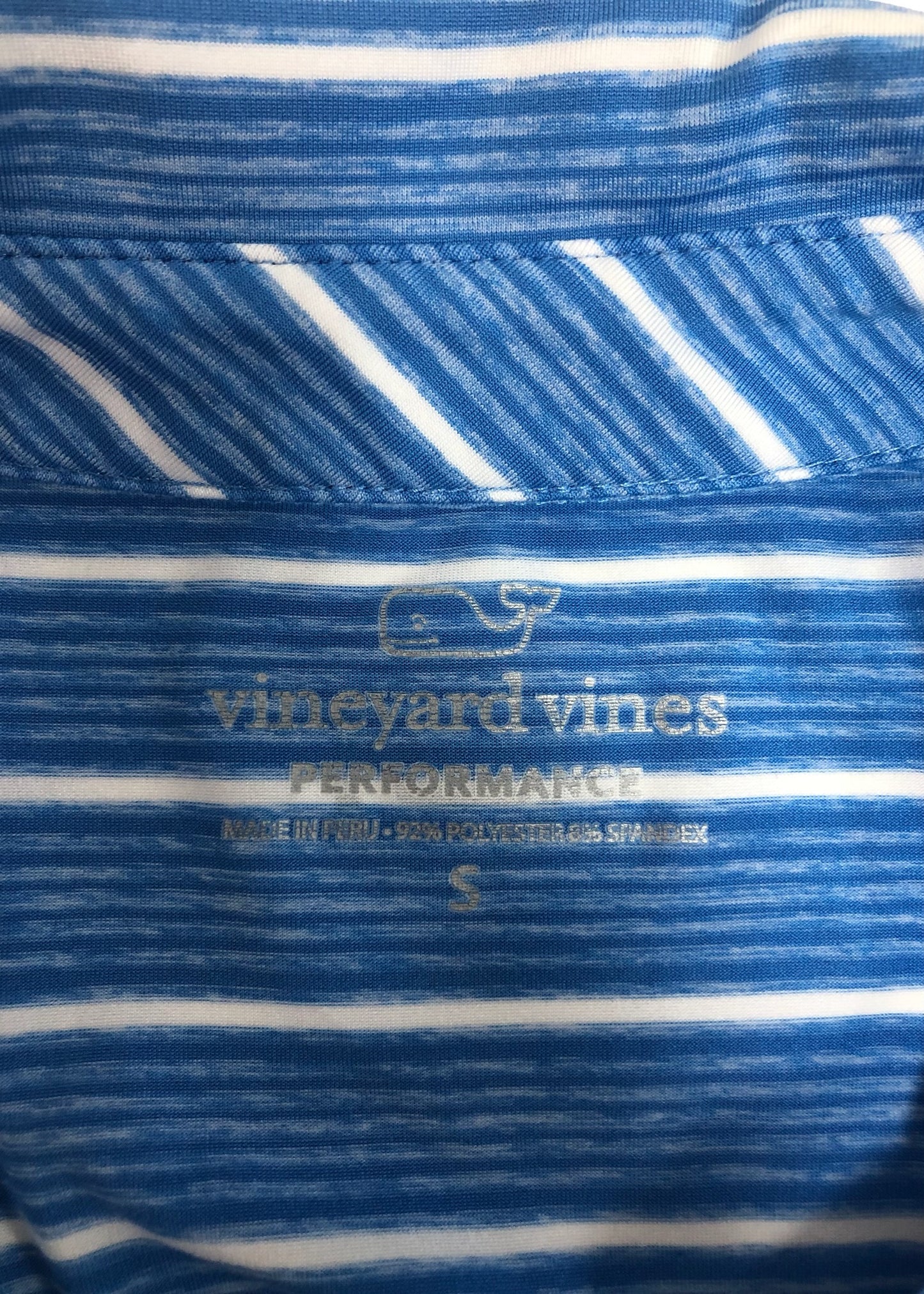 Camiseta Polo Vineyard Vines 🐳 Performance con rayas en celeste y blanco Talla S Entalle Regular