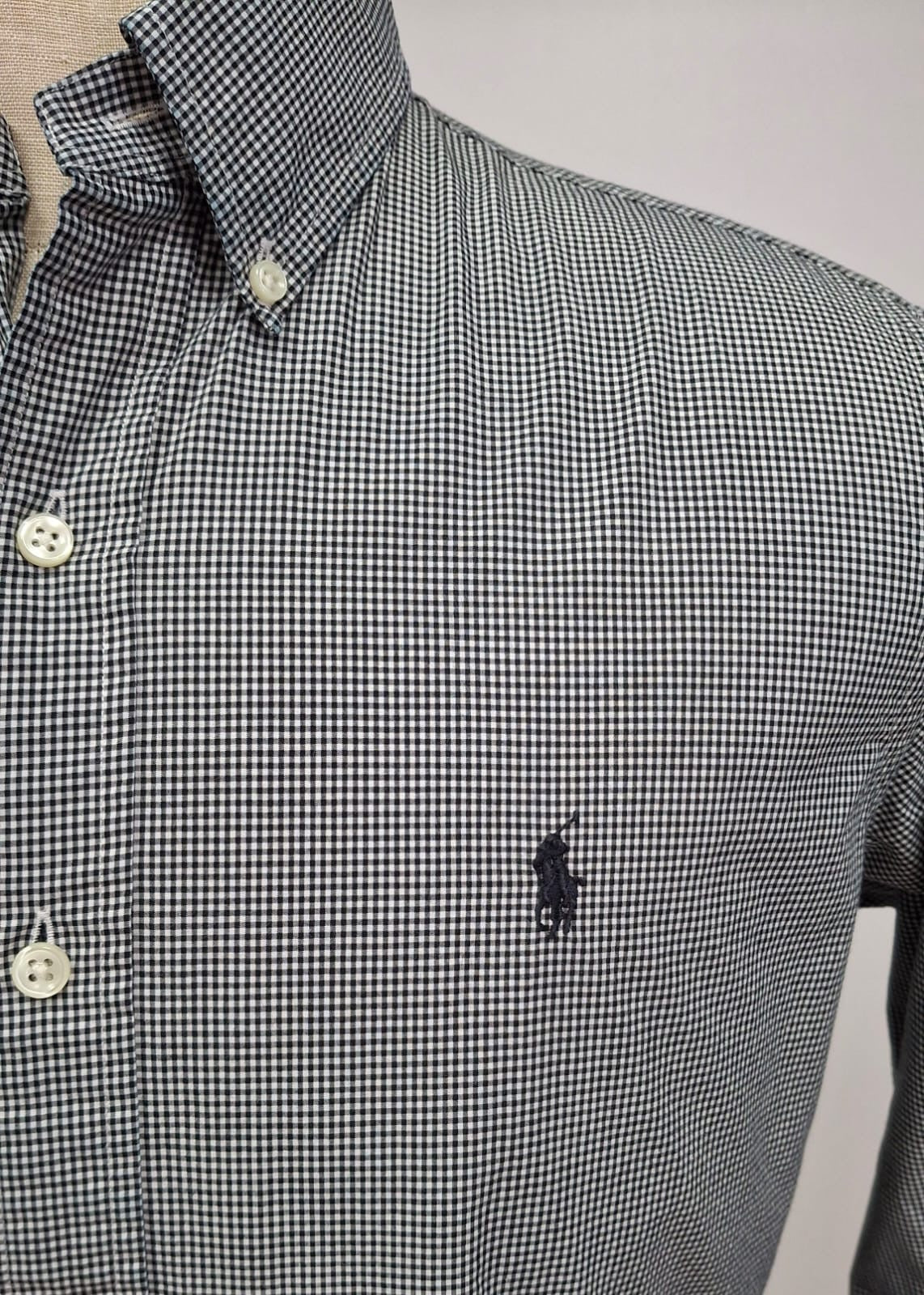 Camisa Polo Ralph Lauren 🏇🏼 con patron de cuadros finos en negro y blanco Talla M Entalle Regular