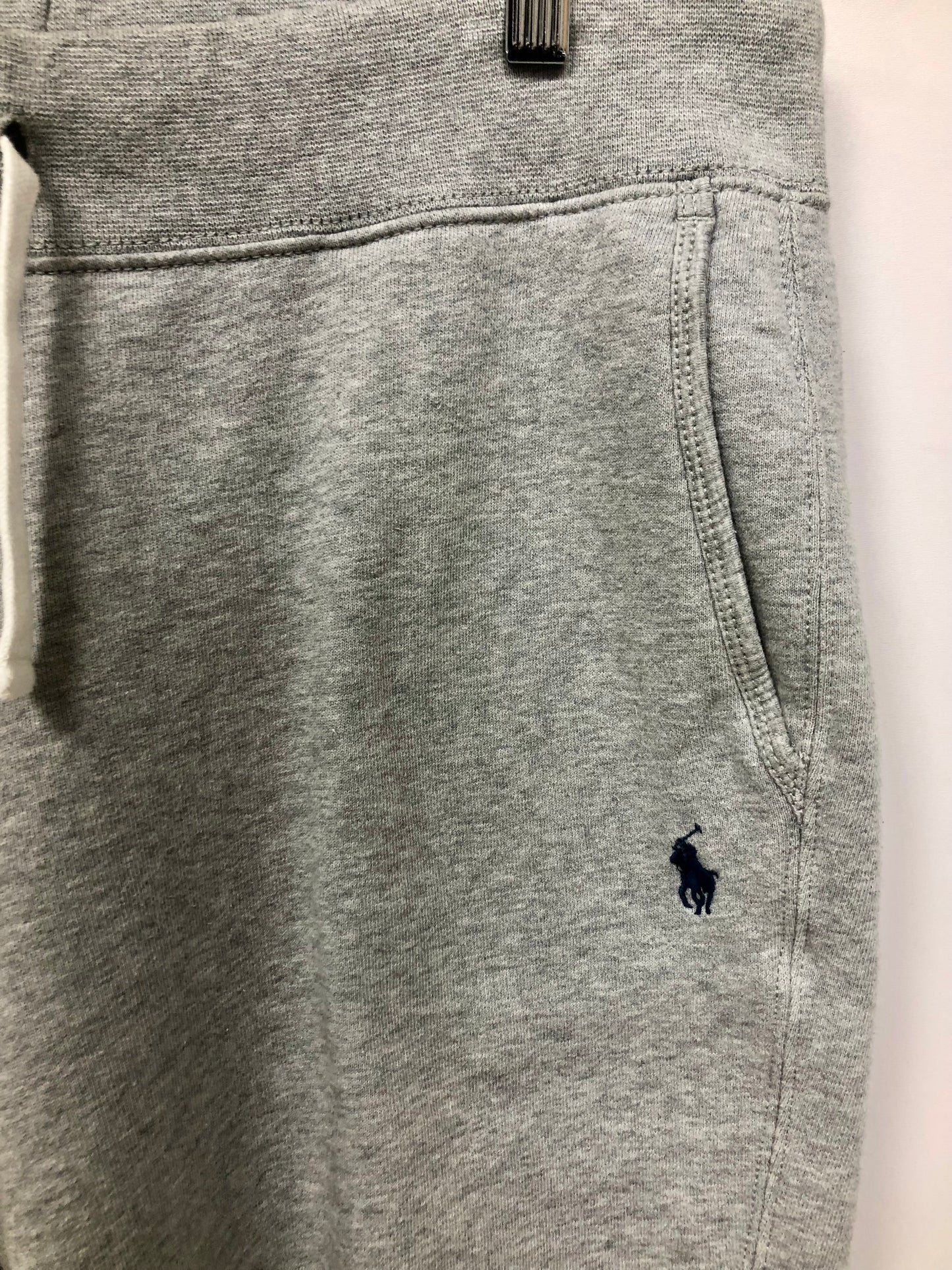 Short Lounge Polo Ralph Lauren 🏇🏼 color Gris y logo en azul navy Talla S