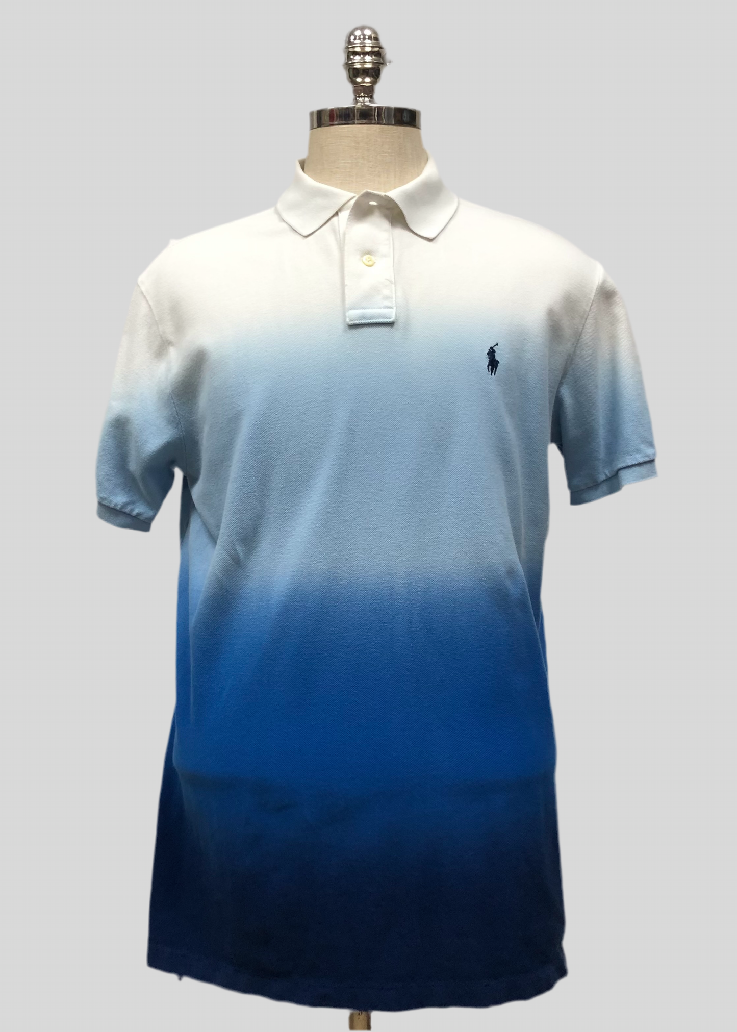 Camiseta Polo Ralph Lauren 🏇🏼con diseño degradado en blanco y azul Talla XL Entalle Custom Fit (ver descripción)