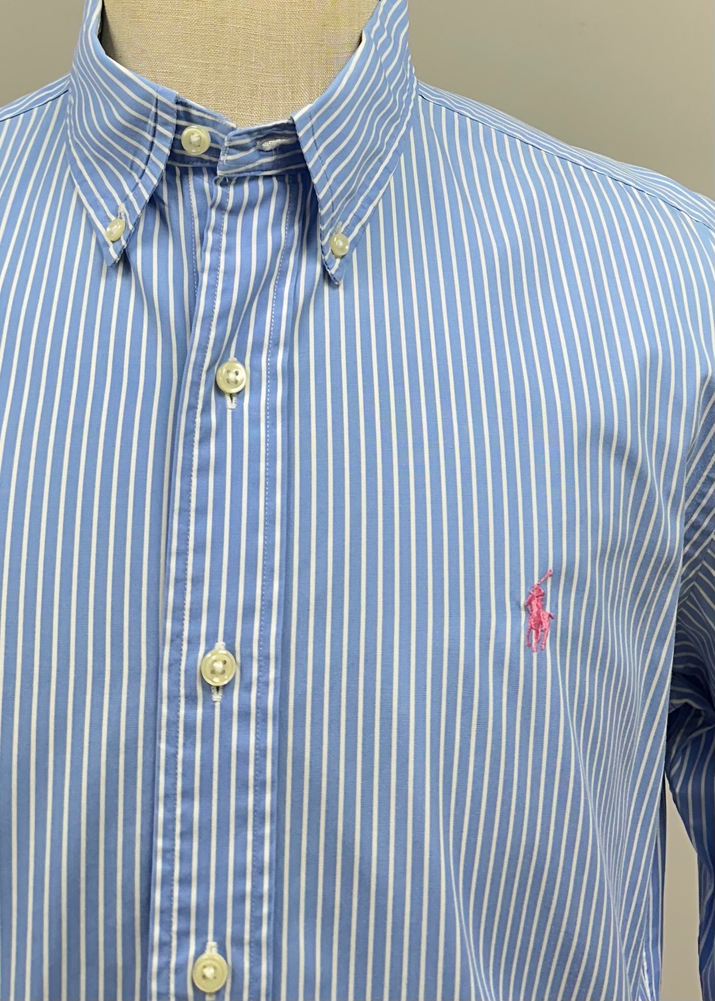 Camisa Polo Ralph Lauren 🏇🏼 color celeste con patron de rayas en color Blanco Talla L Entalle Custom Fit