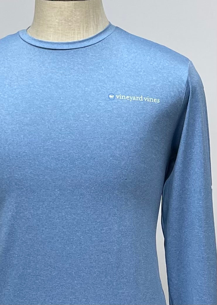 Camiseta cuello redondo Vineyard Vines 🐳 Performance color azul grisáceo con Diseño de ballena Talla S