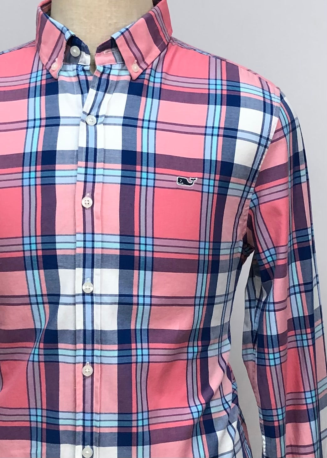 Camisa de botones Vineyard Vines 🐳 con patrón de cuadros en color rosado magenta, azul, celeste y blanco Talla M Entalle Slim Fit