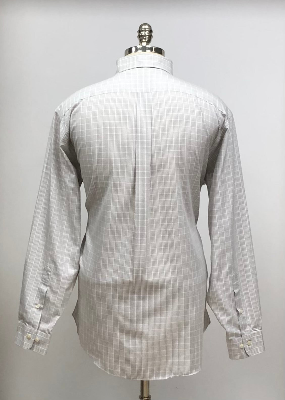 Camisa Brooks Brothers 🐑 con patrón  de cuadros gris claro y blanco Talla XL Entalle Regular