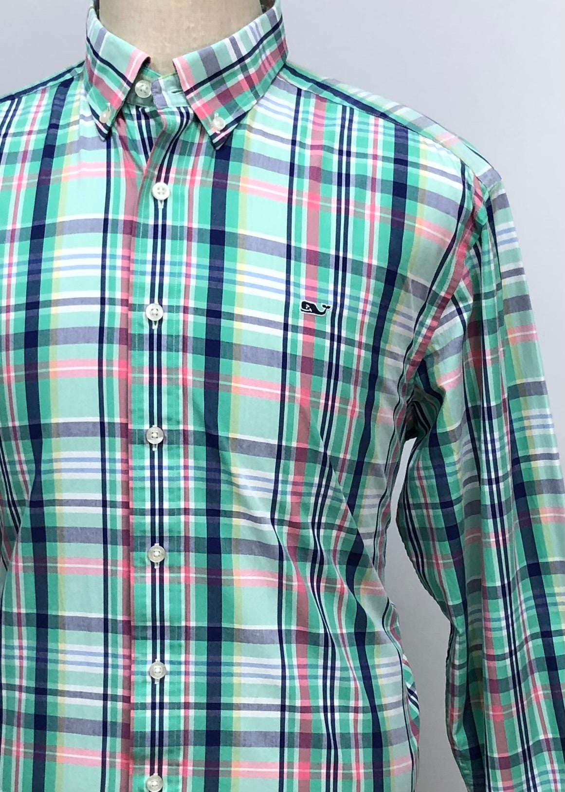 Camisa de botones Vineyard Vines 🐳 con patrón de cuadros en color verde, rosado, azul y blanco Talla M Entalle Regular