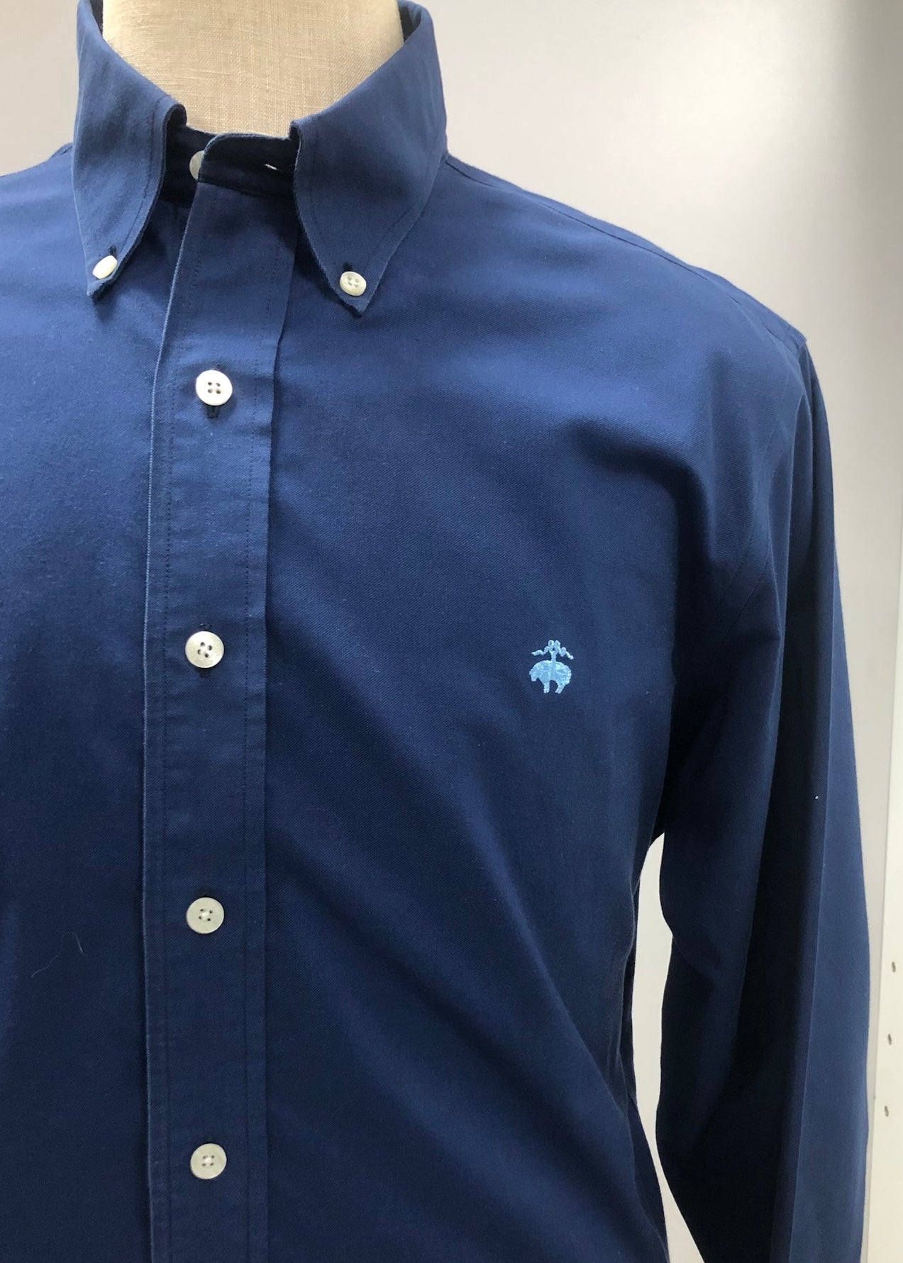 Camisa Brooks Brothers 🐑 color azul oscuro Talla Large Entalle Regular