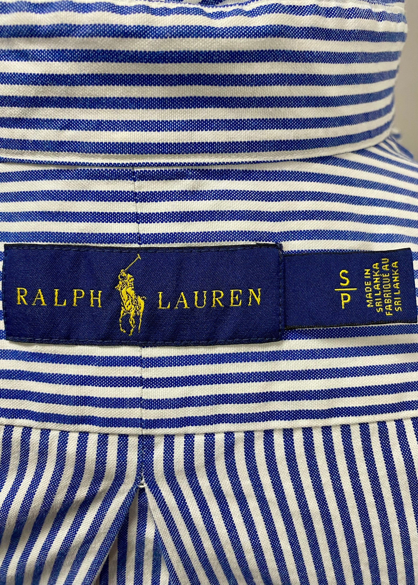 Camisa Polo Ralph Lauren 🏇🏼 con patron de rayas en color azul navy y blanco Talla S Entalle Regular