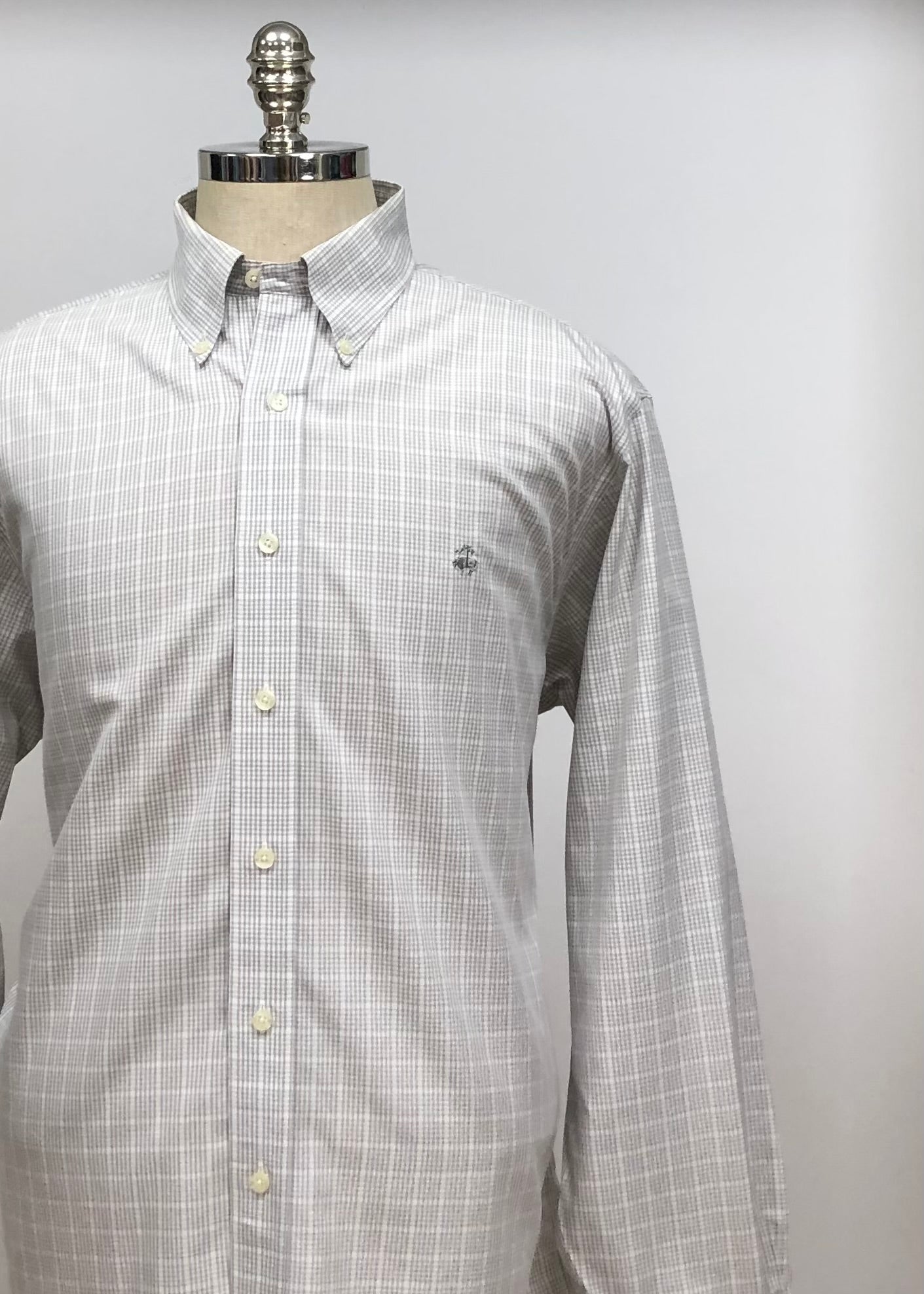 Camisa Brooks Brothers 🐑 con patrón  de cuadros gris claro y blanco Talla XL Entalle Regular