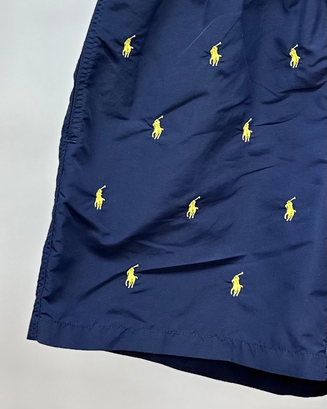 Short de baño Polo Ralph Lauren 🏇🏼 color azul navy con diseño de logos en amarillo talla M