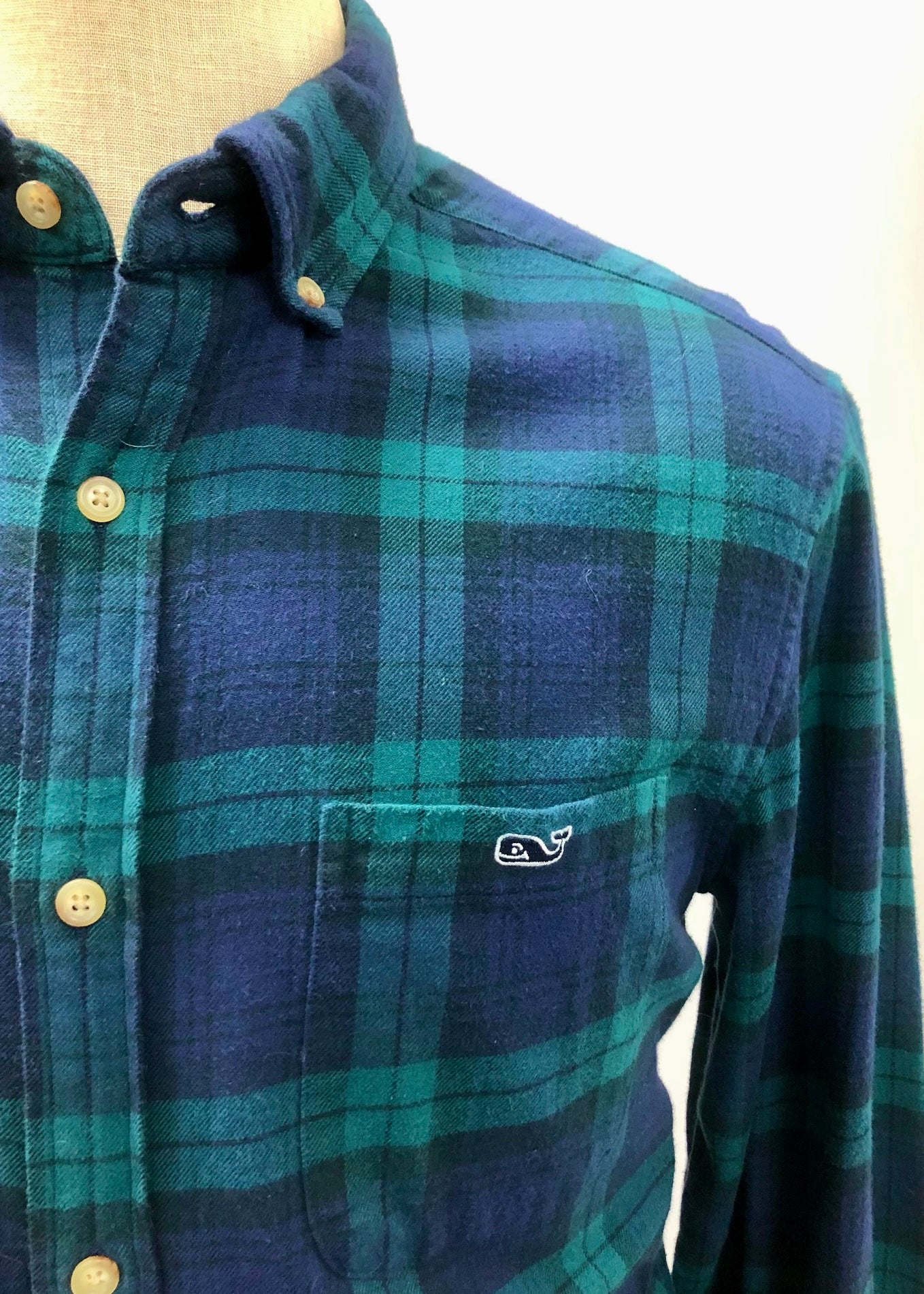 Camisa de botones Vineyard Vines 🐳 de cuadros tartán en color verde oscuro y azul navy Talla M Entalle Clasico