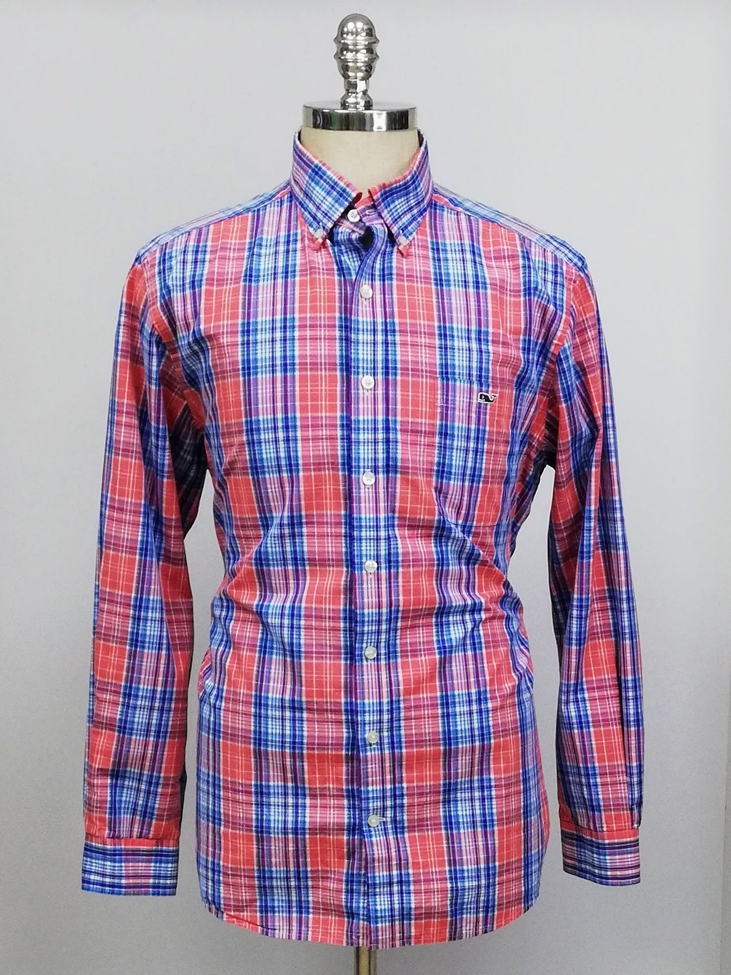Camisa de botones Vineyard Vines 🐳 con patrón de cuadros en color rojo, azul y blanco Talla L Entalle Slim Fit