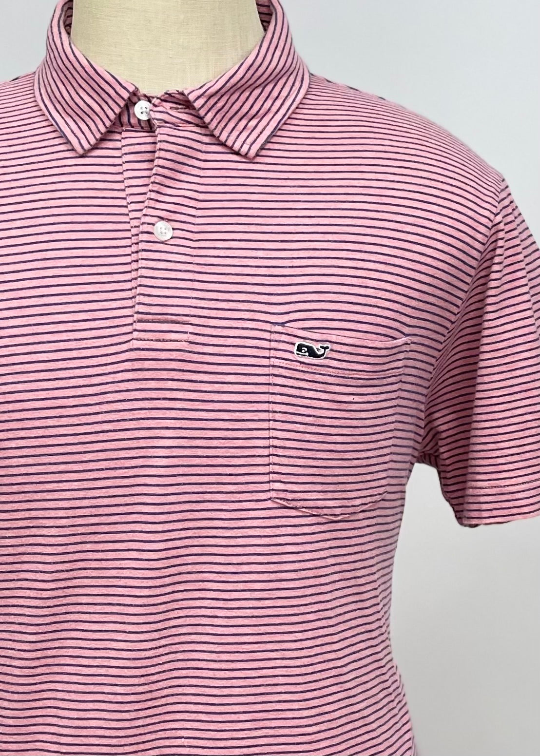 Camiseta Polo Vineyard Vines 🐳 con rayas en rosado y azul navy Talla L Entalle Regular