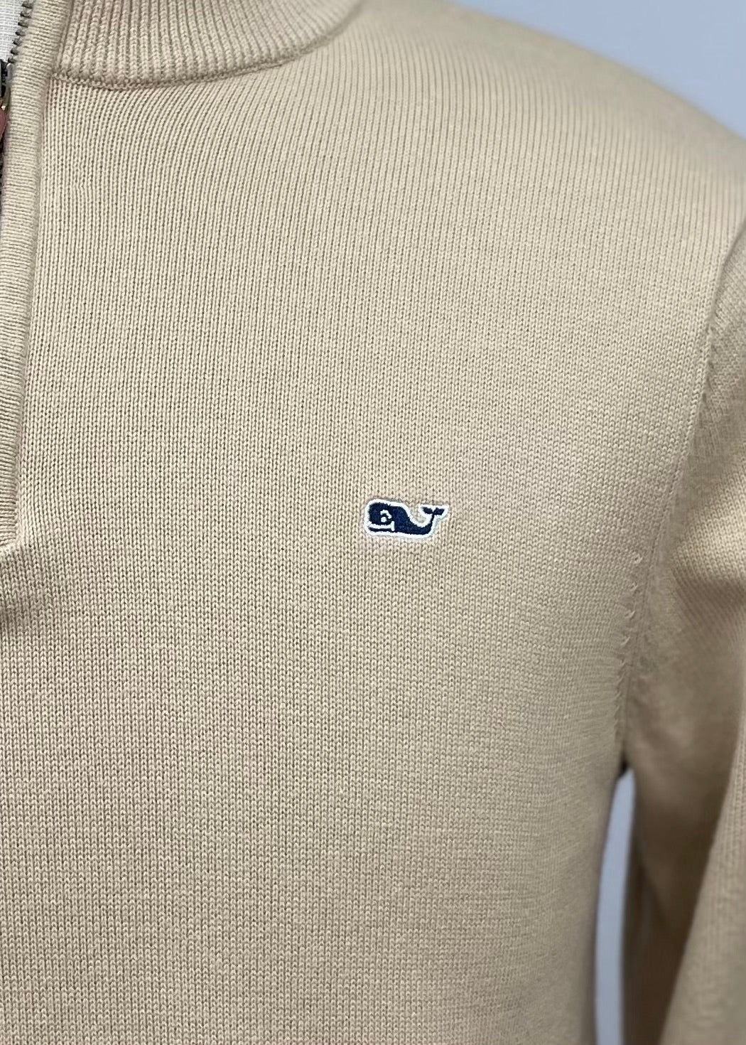 Sueter Jersey Vineyard Vines 🐳 color kaki con logo tradicional Tela algodón Pima Talla S