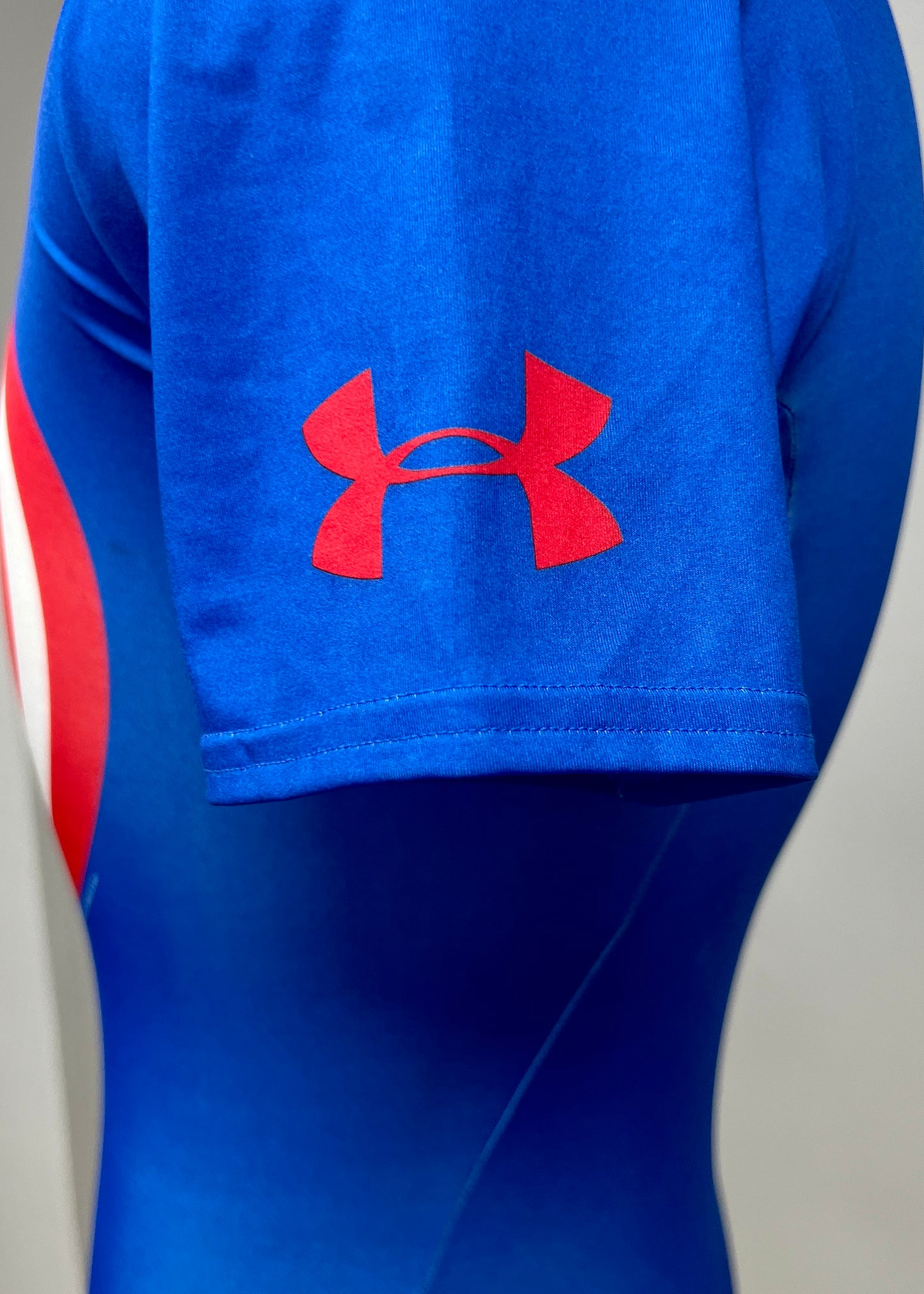 Camiseta de compresión Under Armour 🏋🏽 color azul con diseño de capitán america Talla M