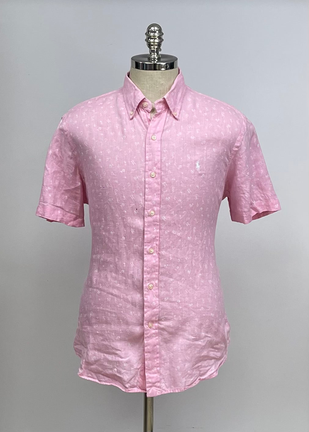 Camisa Polo Ralph Lauren 🏇🏼 de Lino en color rosado claro con patron de rosas en color blanco Talla L Entalle Regular