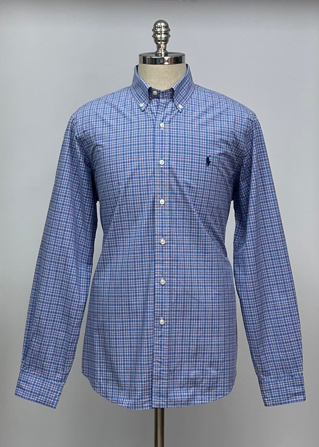 Camisa Polo Ralph Lauren 🏇🏼 con patron de cuadros en color azul, morado y Blanco Talla L Entalle Regular