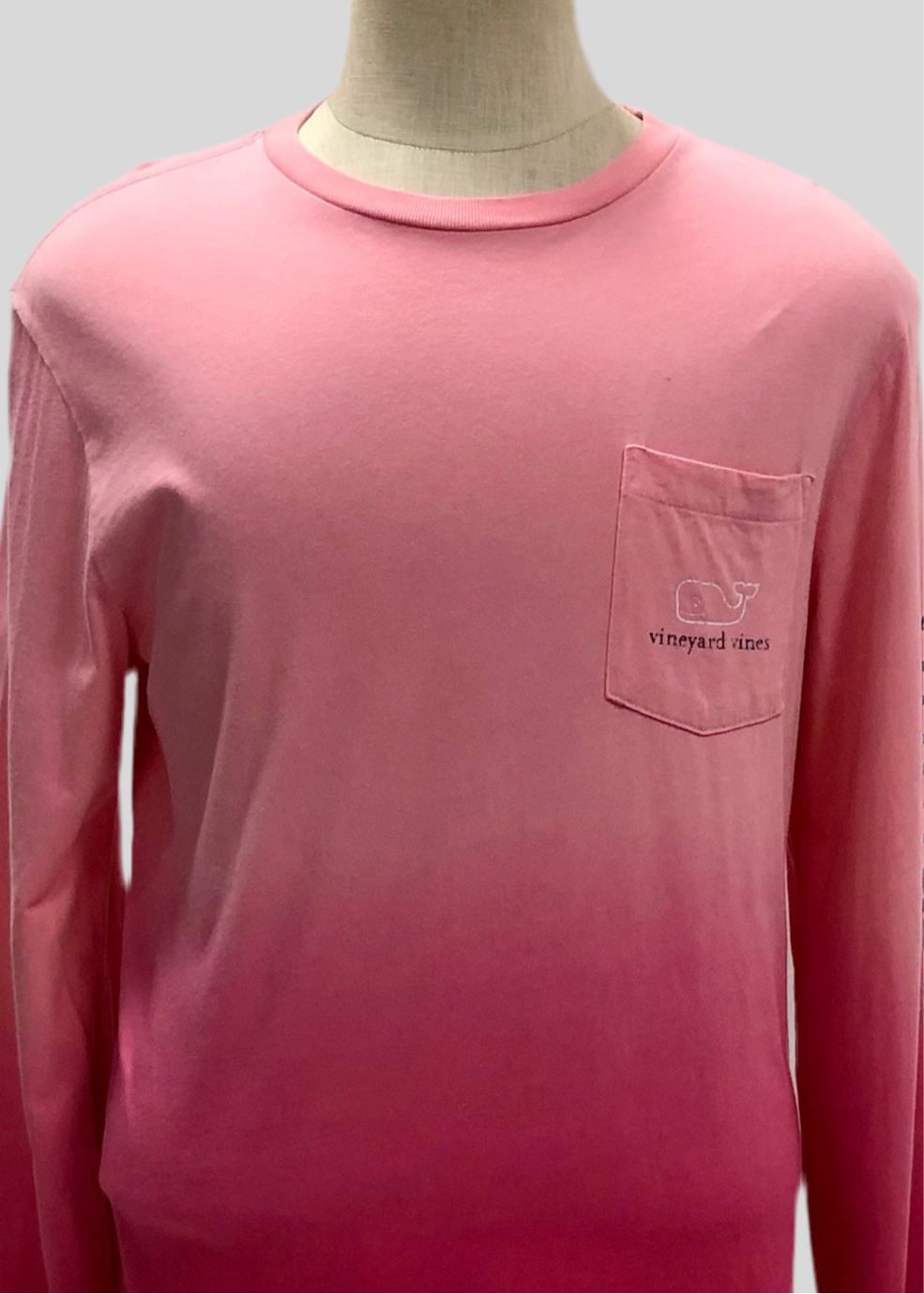Camiseta cuello redondo Vineyard Vines 🐳 color rosado con Diseño de ballena tie dye Talla M