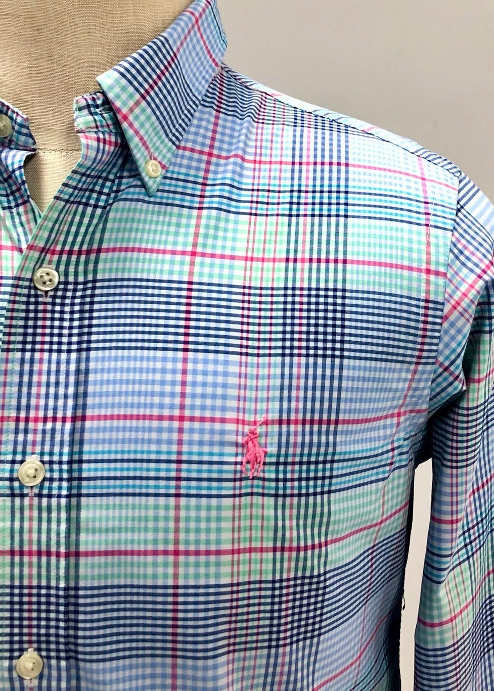 Camisa Polo Ralph Lauren 🏇🏼 Performance blanca de cuadros celeste, azul, rojo y verde Talla S Entalle Clásico