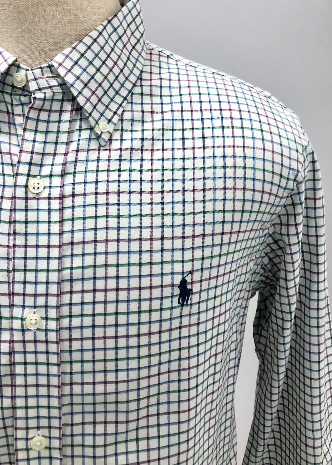 Camisa Polo Ralph Lauren 🏇🏼 Color blanco de cuadros en color azul, verde y rojo Talla L Entalle Custom Fit