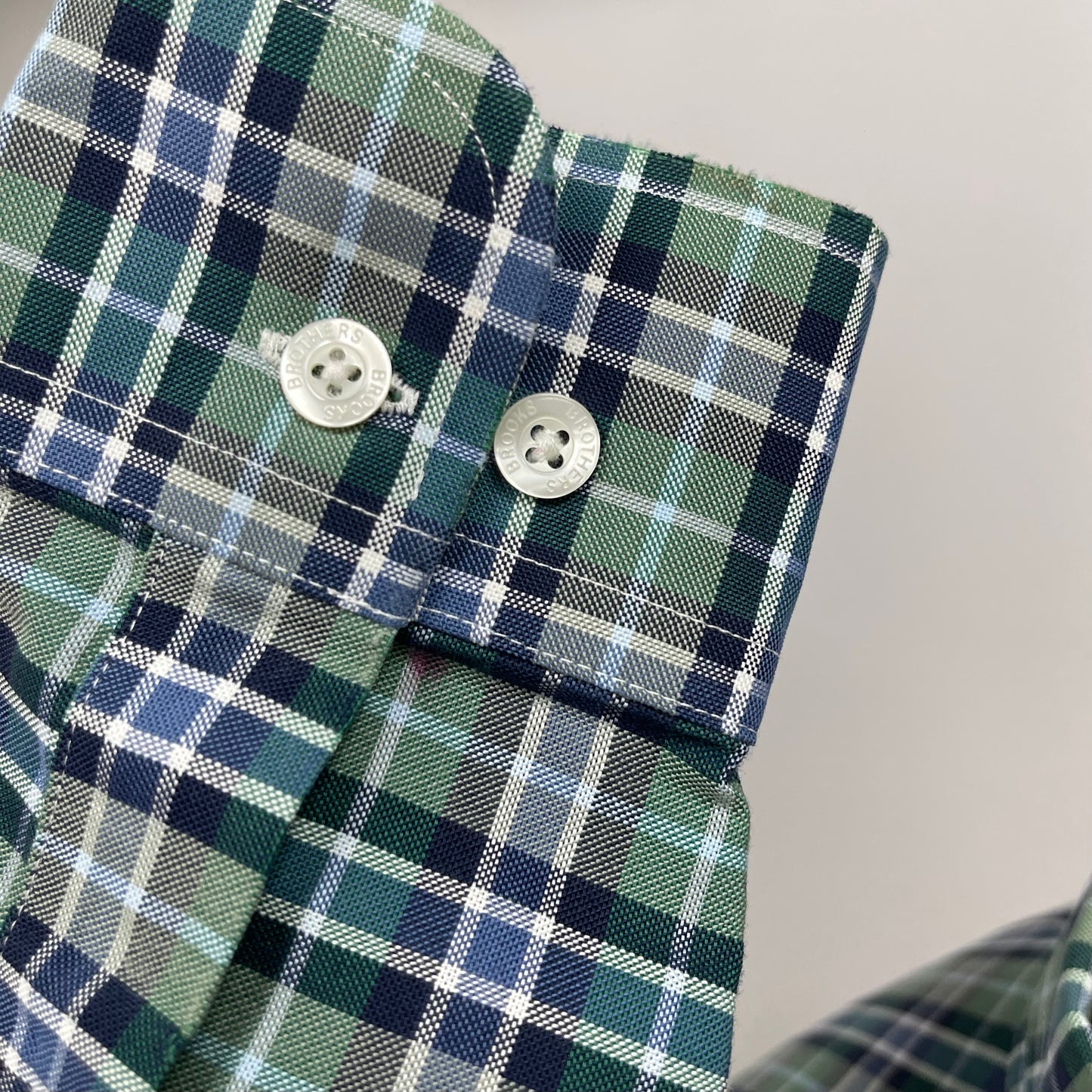 Camisa Brooks Brothers 🐑 con patrón de cuadros en color verde, azul y blanco Talla L Entalle Regular (ver descripción)