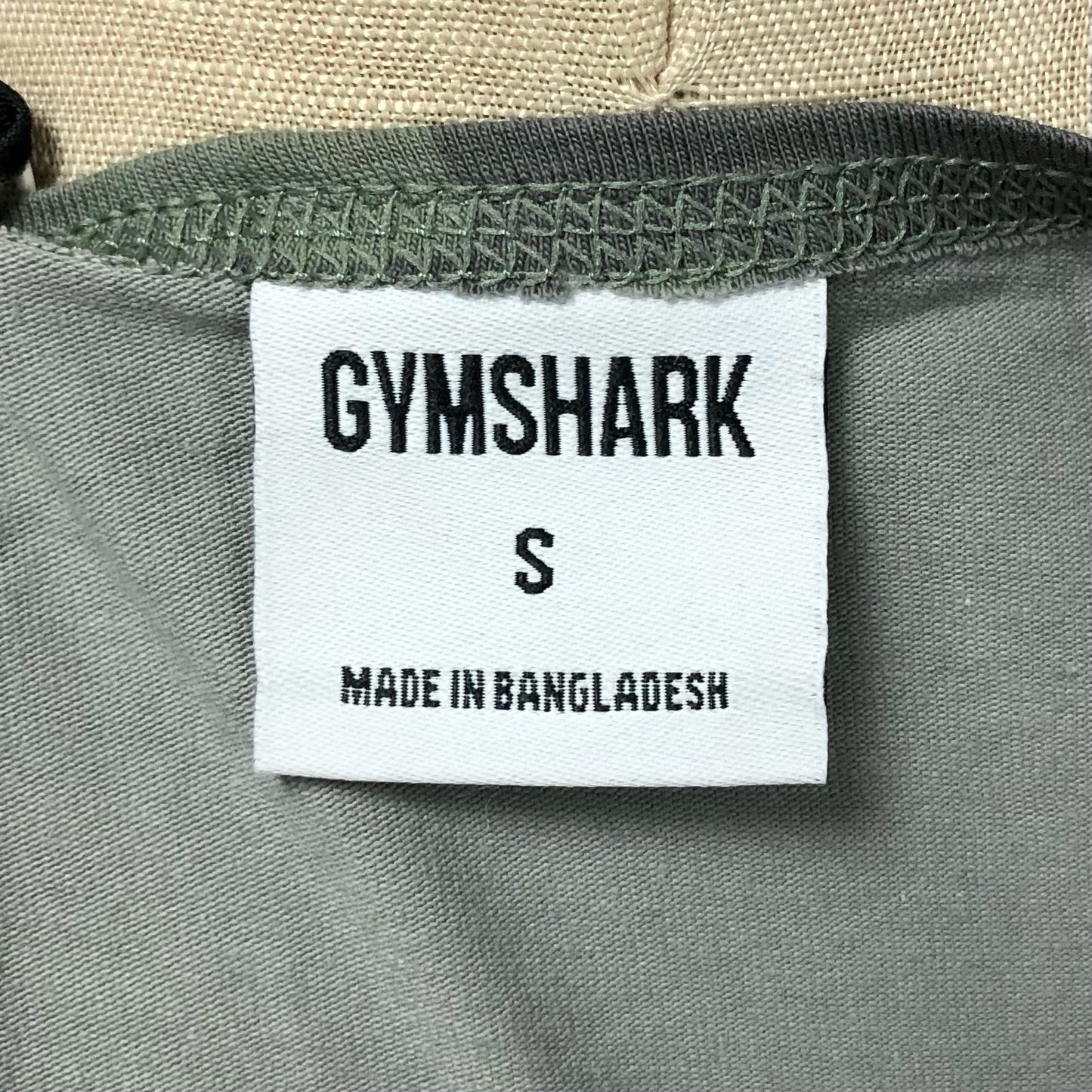 Camiseta de entrenamiento sin mangas Gymshark 🏋🏽 Diseño de camuflaje en color verde y gris Talla S