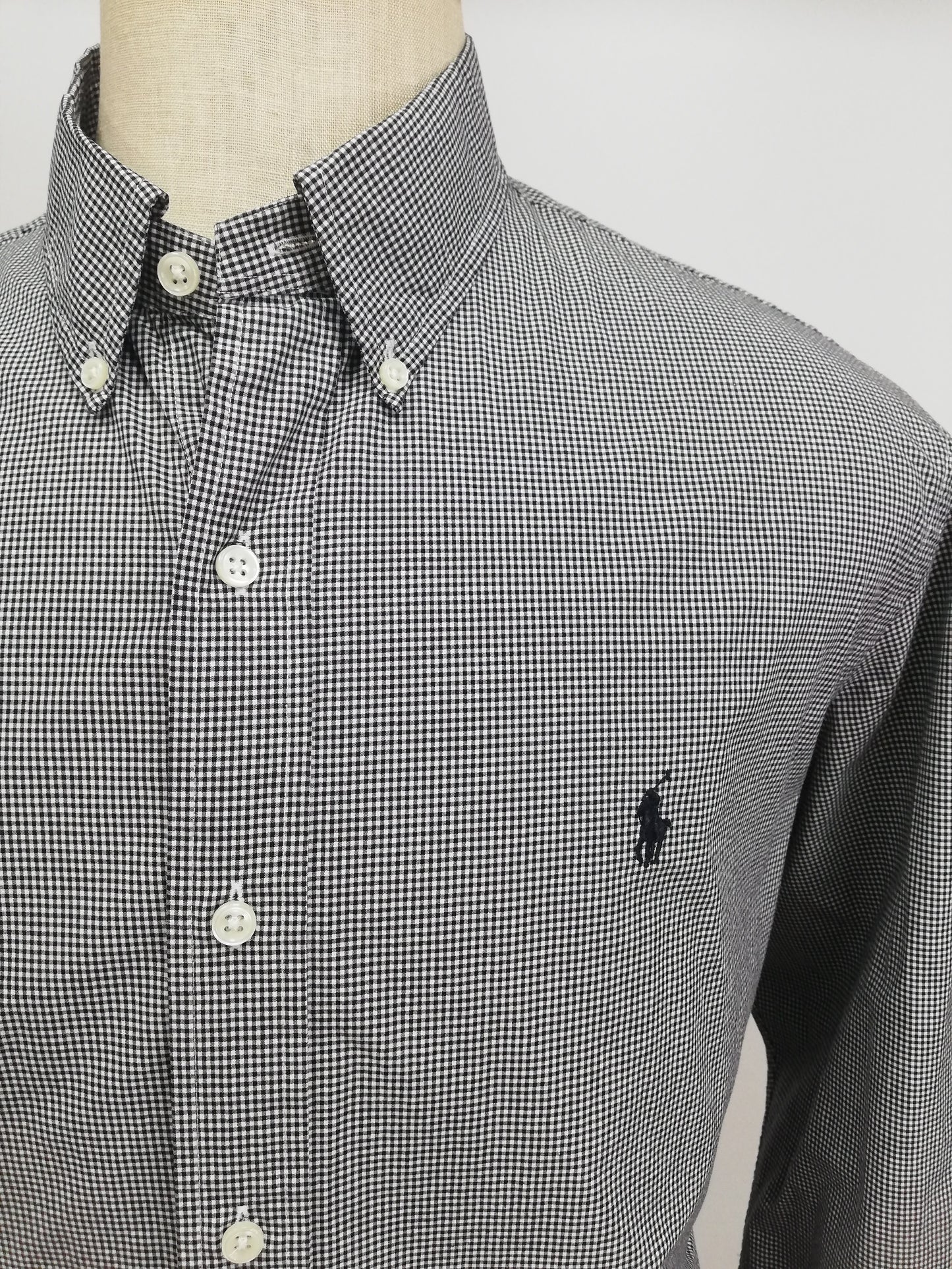 Camisa Polo Ralph Lauren 🏇🏼 con patron de cuadros finos en negro y blanco Talla XL Entalle Regular