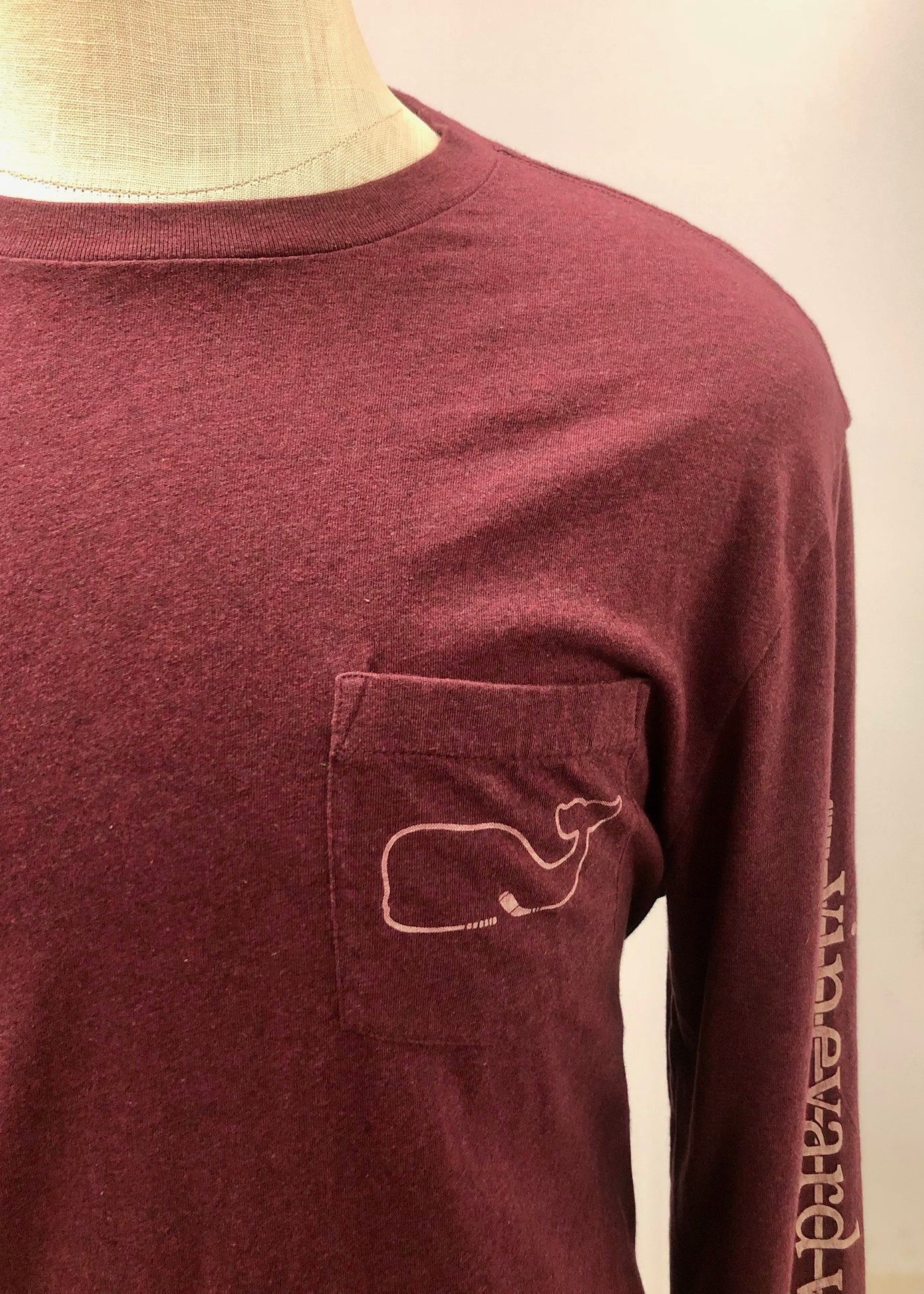 Camiseta de bolsillo Vineyard Vines 🐳 color rojo oscuro con Diseño de ballena de golf Talla L
