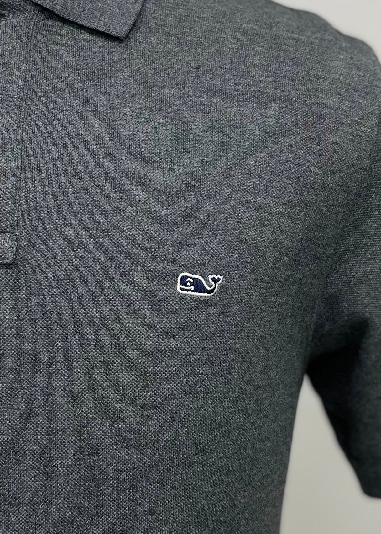 Camiseta Polo Vineyard Vines 🐳 color gris oscuro Talla S Entalle Clásico