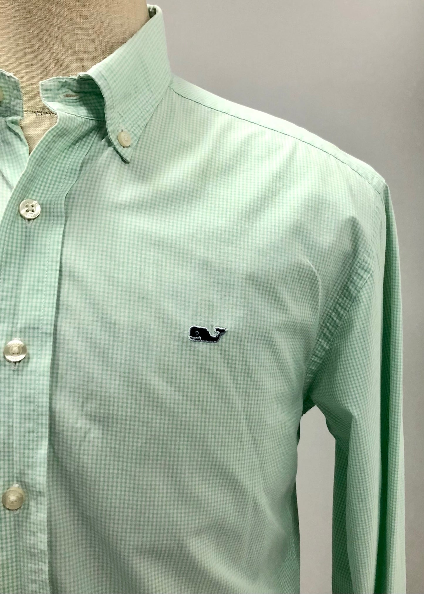 Camisa de botones Vineyard Vines 🐳 de cuadros finos en color verde claro y blanco Talla M Entalle Regular (ver descripción)
