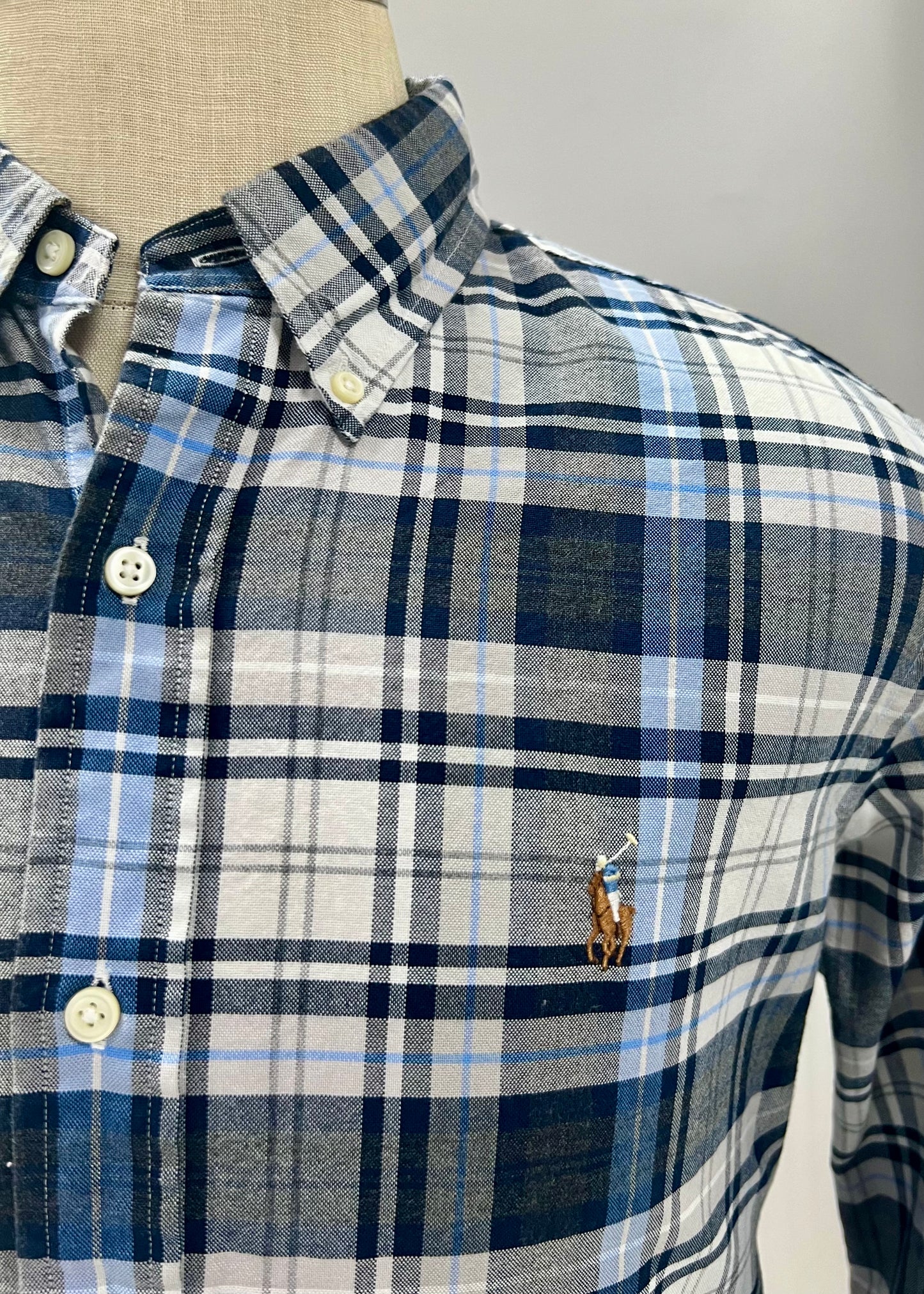 Camisa Polo Ralph Lauren 🏇🏼 Oxford de cuadros tartán en color azul navy, gris y blanco Talla L Entalle Clásico