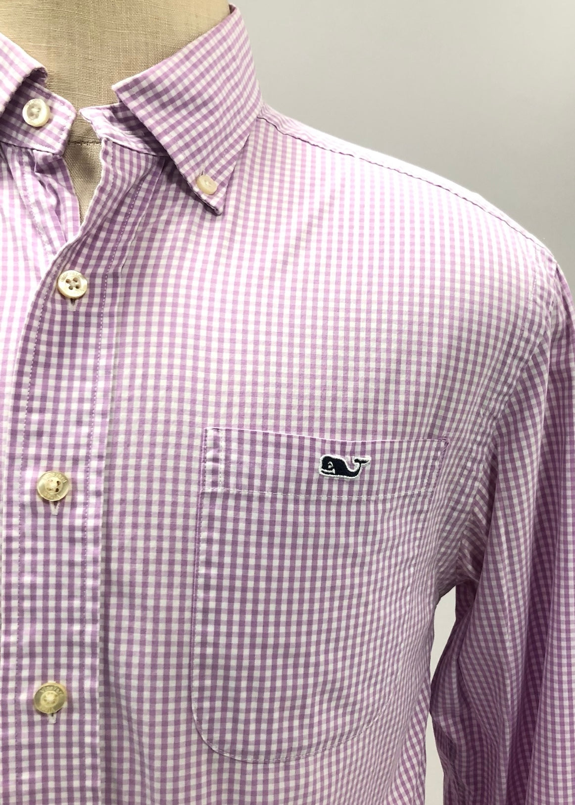 Camisa de botones Vineyard Vines 🐳 con patron cuadros gingham en color lila y blanco Talla M Entalle Regular