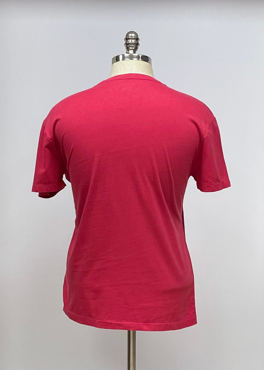 Camiseta cuello Redondo Polo Ralph Lauren 🏇🏼 color rojo con bolsillo Talla Medium Entalle Clásico