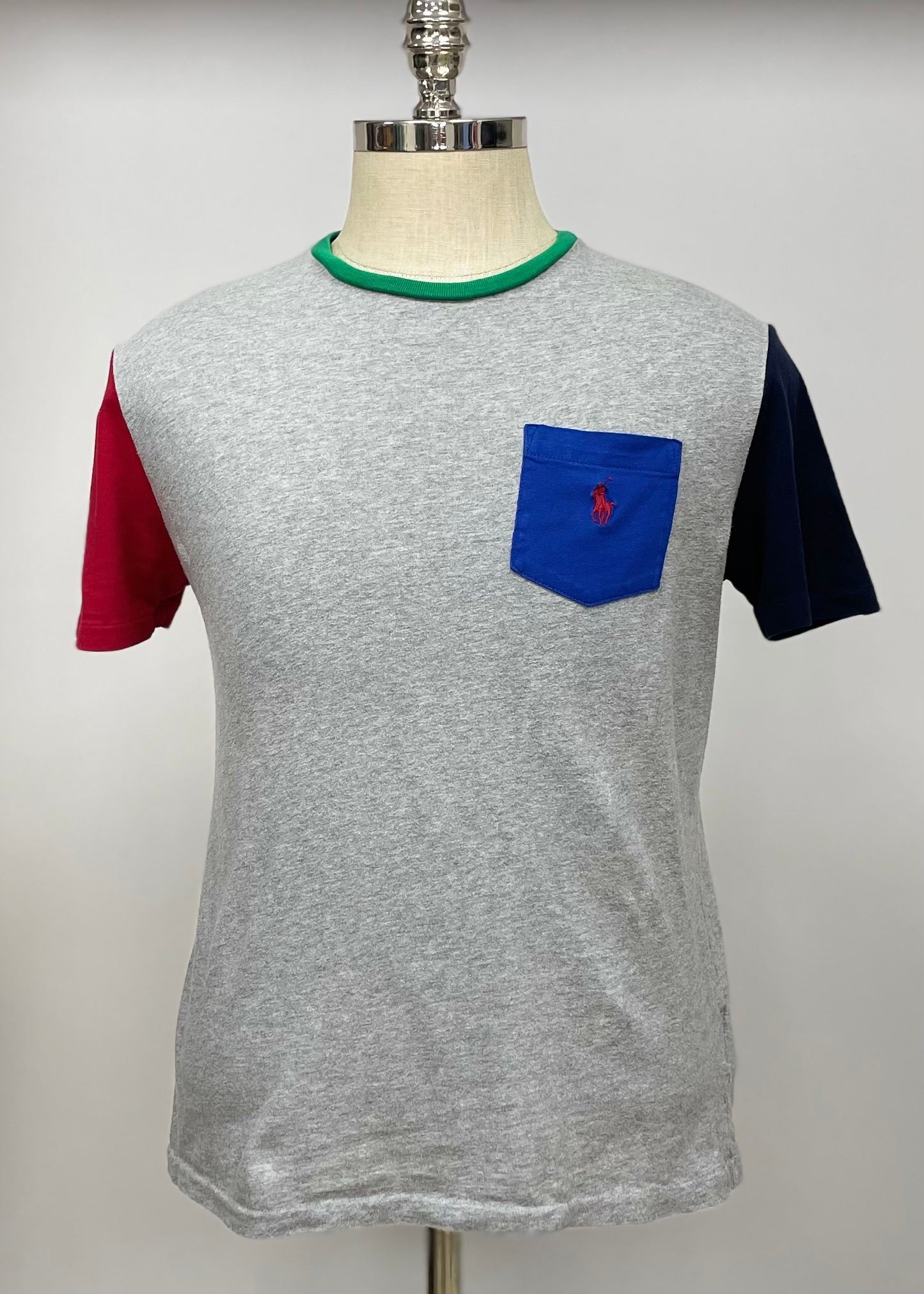 Camiseta cuello redondo Polo Ralph Lauren 🏇🏼 color gris con diseño de multicolor Talla S Entalle Regular