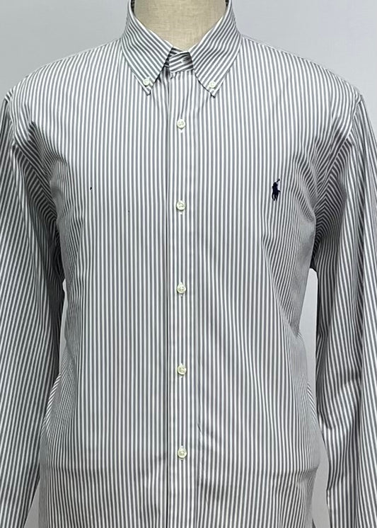 Camisa Polo Ralph Lauren 🏇🏼 color blanco con patrón de rayas en gris oscuro Talla XL Entalle Clásico