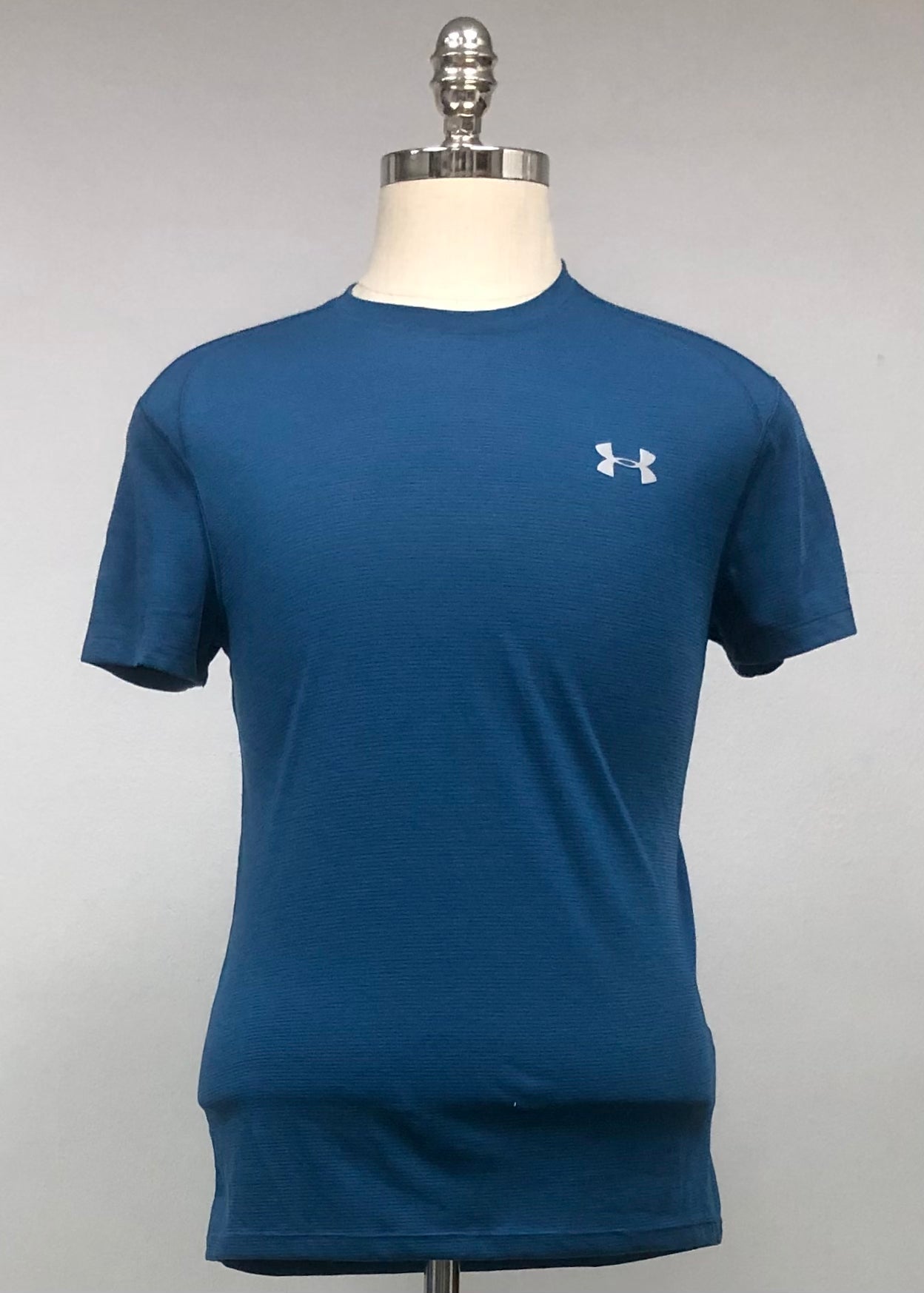 Camiseta de entrenamiento cuello redondo Under Armour 🏋🏽 color azul oscuro manga corta Talla M