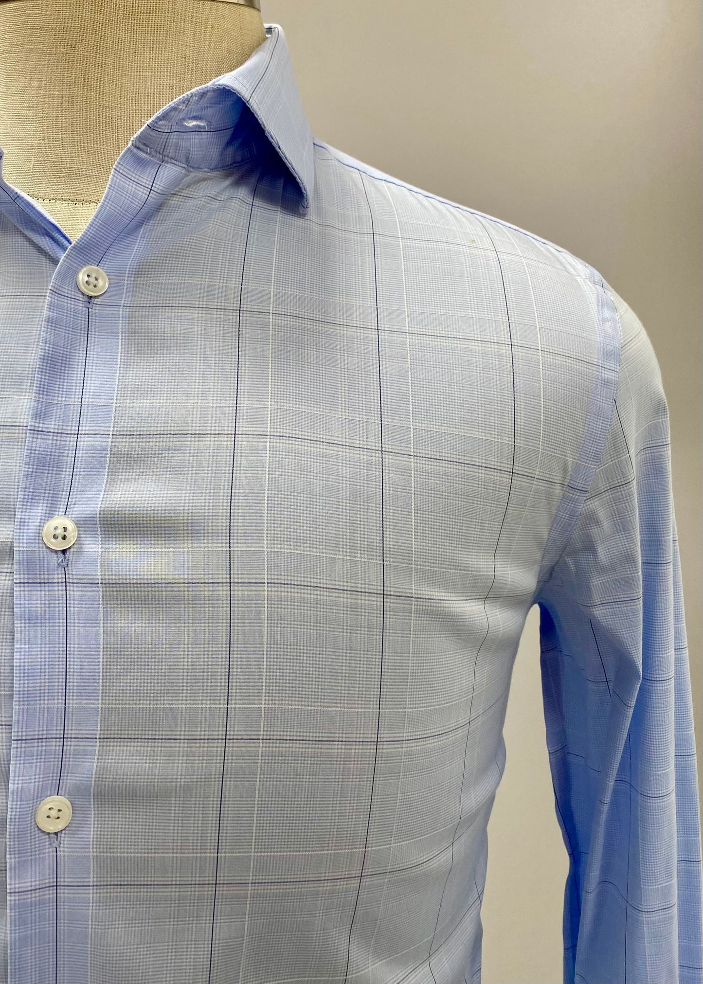 Camisa de botones Michael Kors 🇺🇸 de rayas color celeste, blanco y gris Talla S Entalle Slim Fit