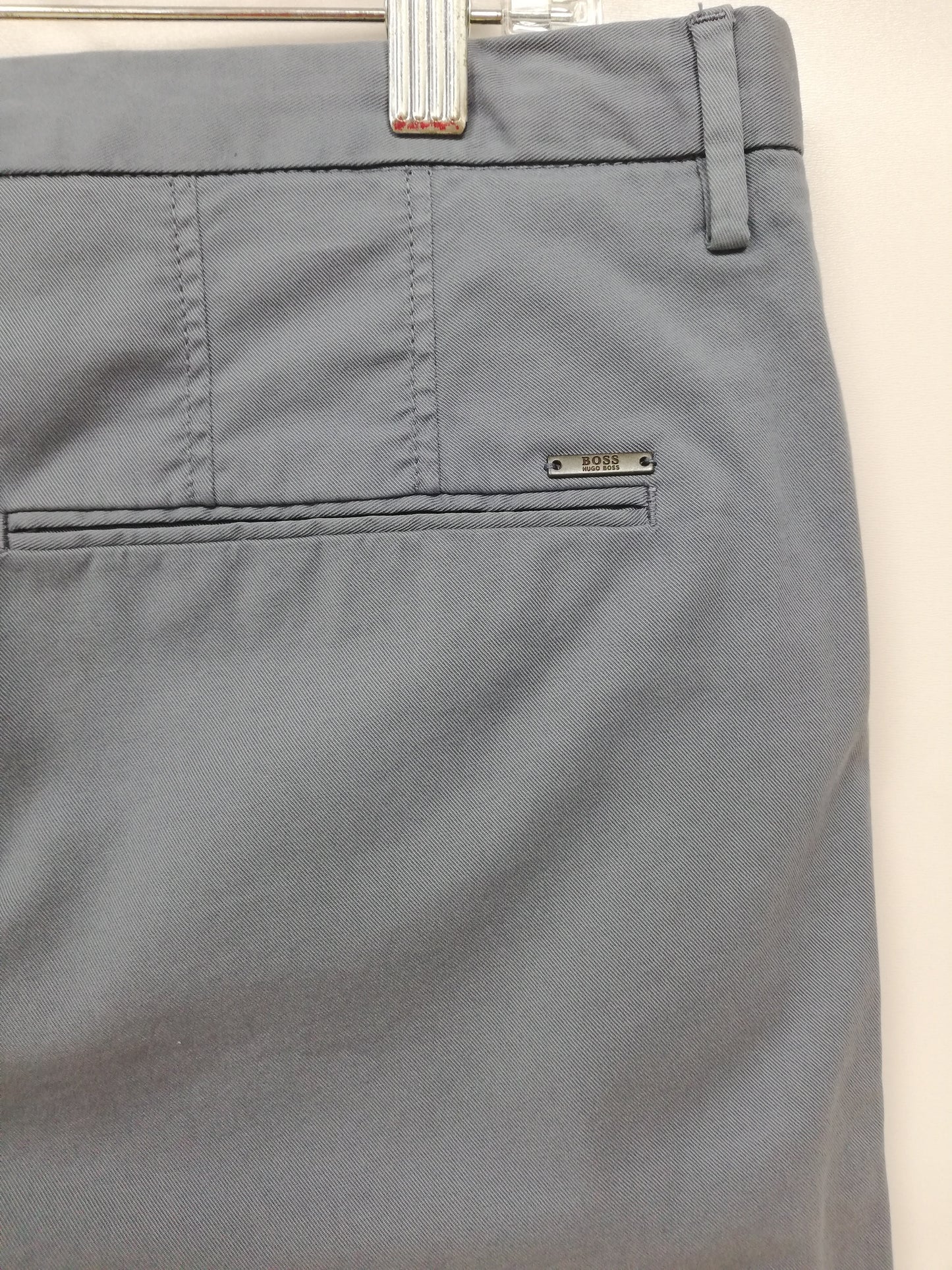 Short Casual Hugo Boss 🇩🇪 color celeste grisáceo Talla 36